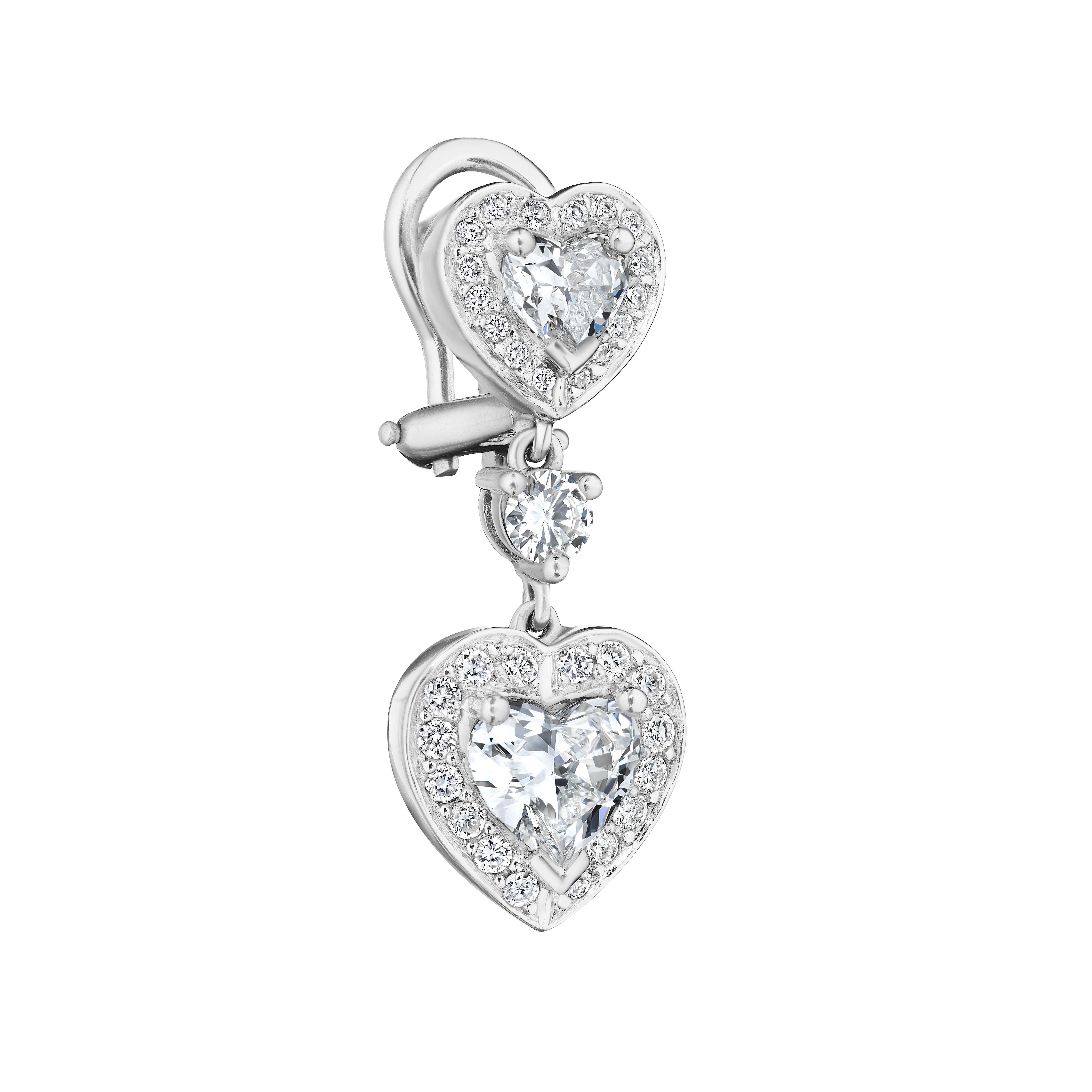 3,29 Karat Herz- und runde Diamant-Ohrringe aus Platin (Moderne) im Angebot