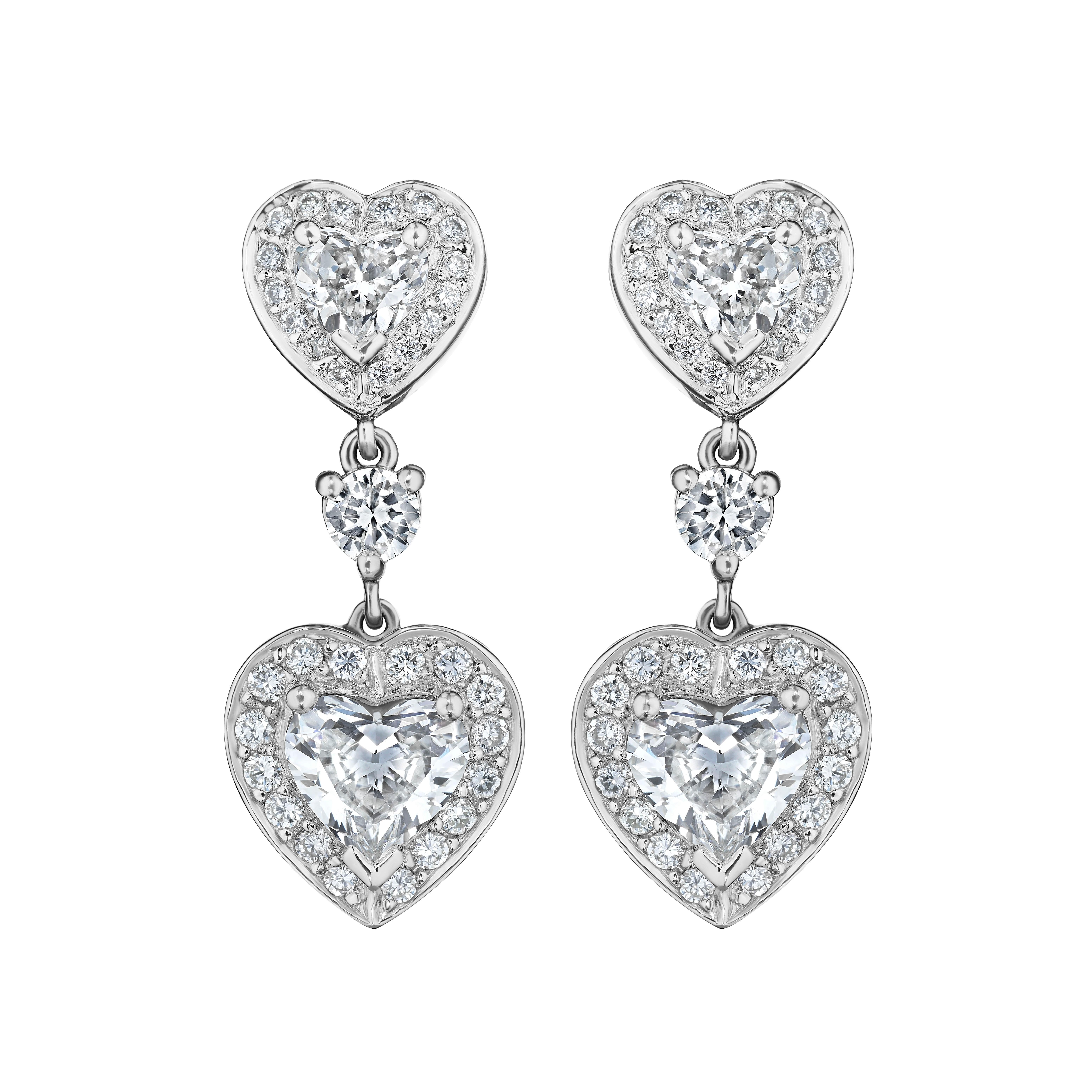 3,29 Karat Herz- und runde Diamant-Ohrringe aus Platin (Herzschliff) im Angebot