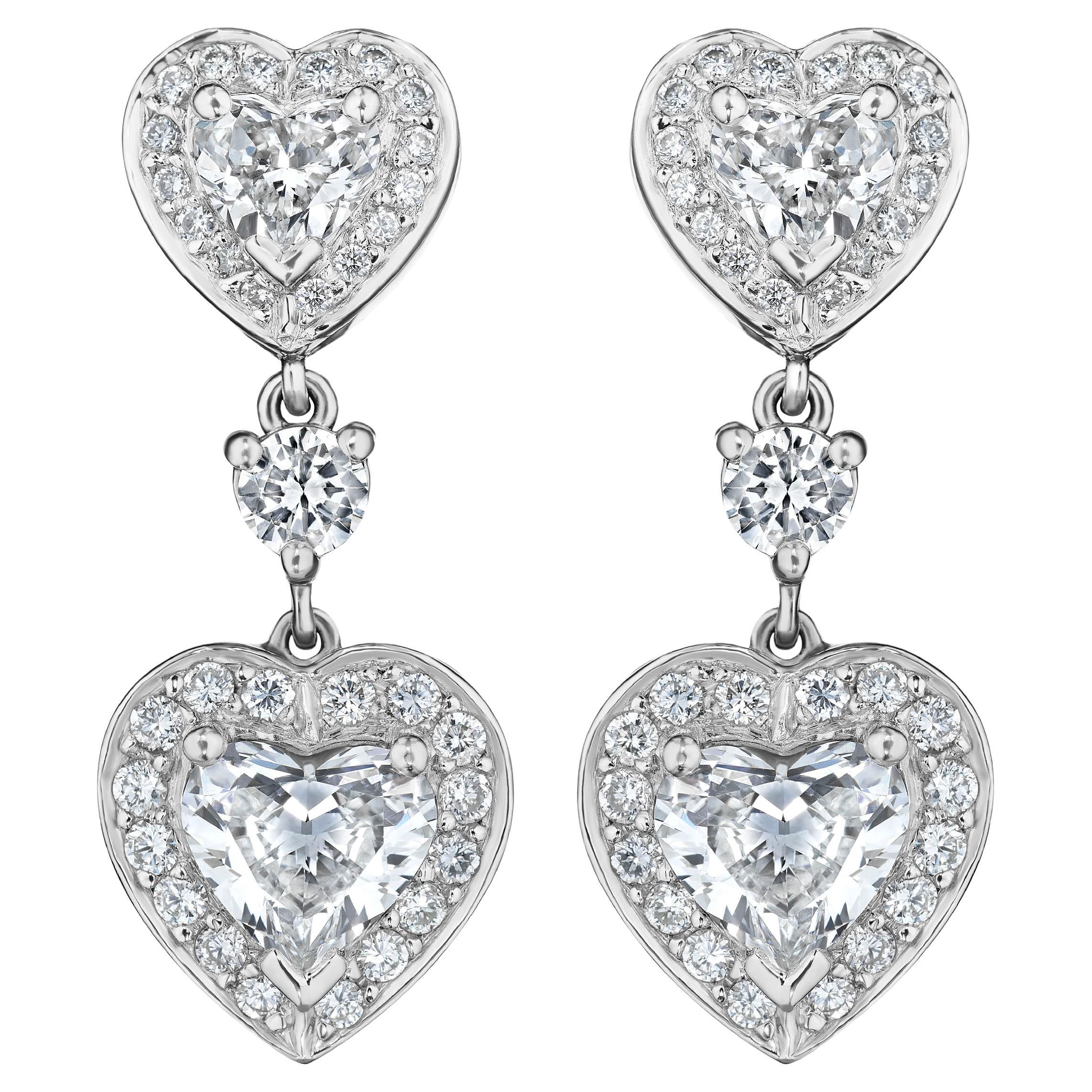 3,29 Karat Herz- und runde Diamant-Ohrringe aus Platin im Angebot