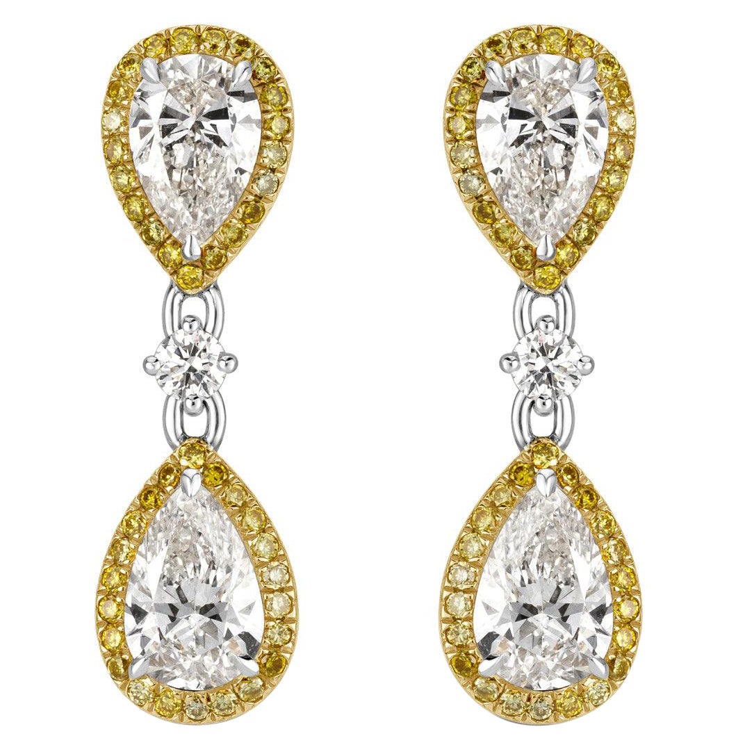 3.29ct Pear Shaped Diamond Dangle Earrings en vente