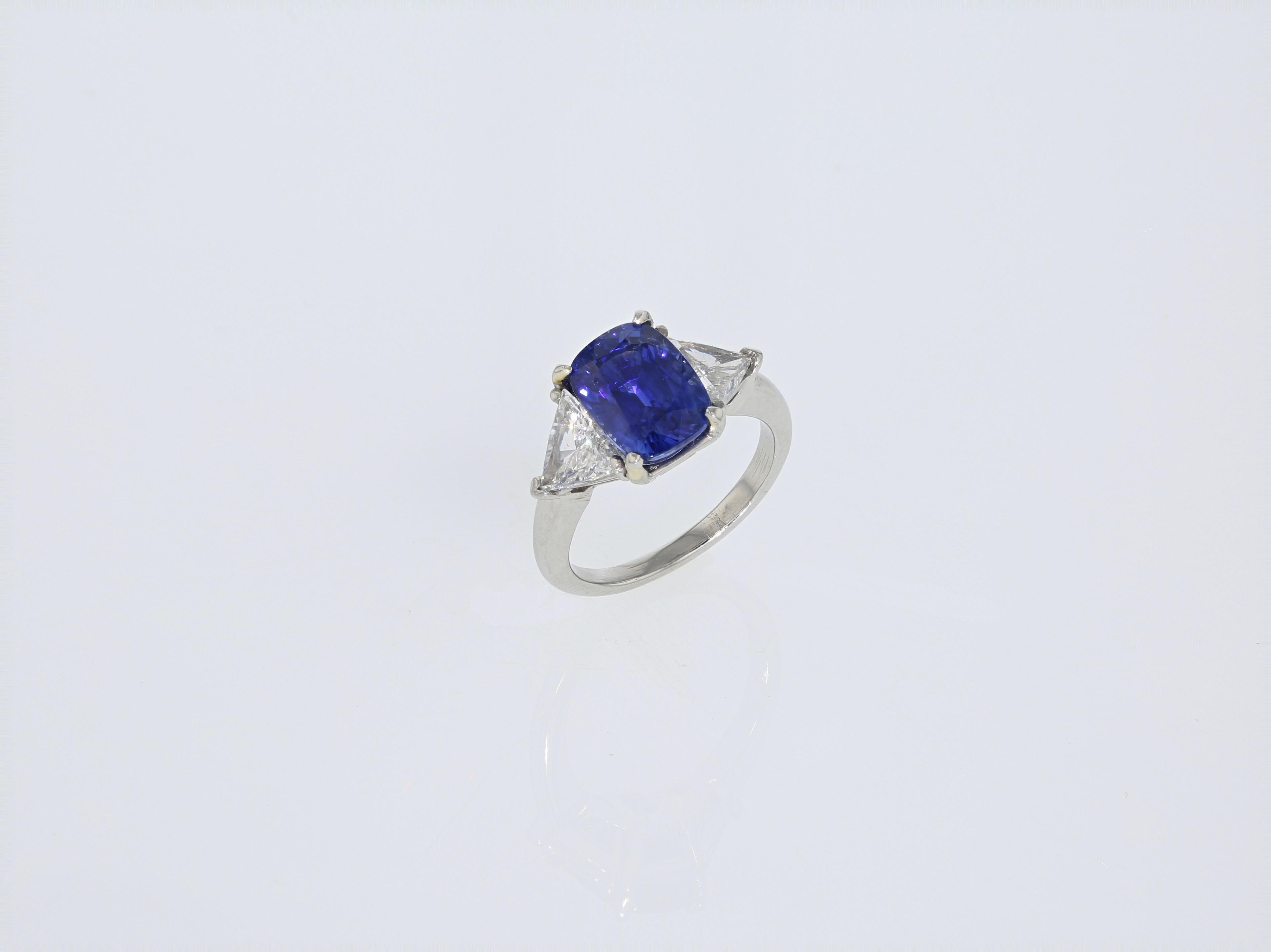 3.29ct Royal Blue Sapphire Platinum Ring In New Condition For Sale In LA, CA