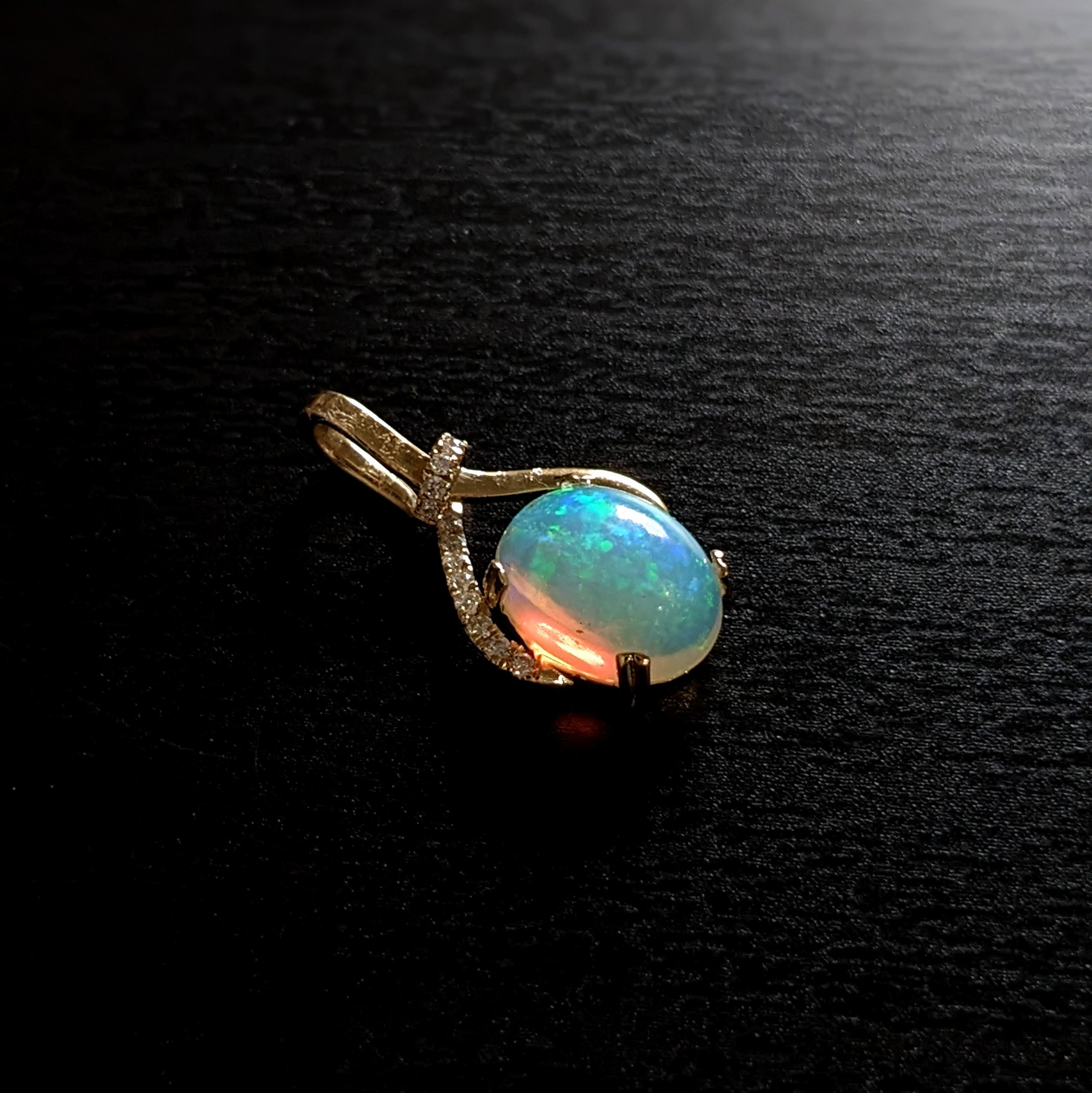 Modern 3.2ct Opal Infinity Pendant w Earth Mined Diamonds in Solid 14K Gold Oval 10x8mm For Sale