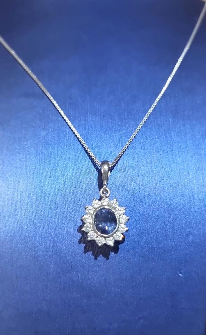 3.2ct  Oval Natural Blue Sapphire Necklace For Sale 3