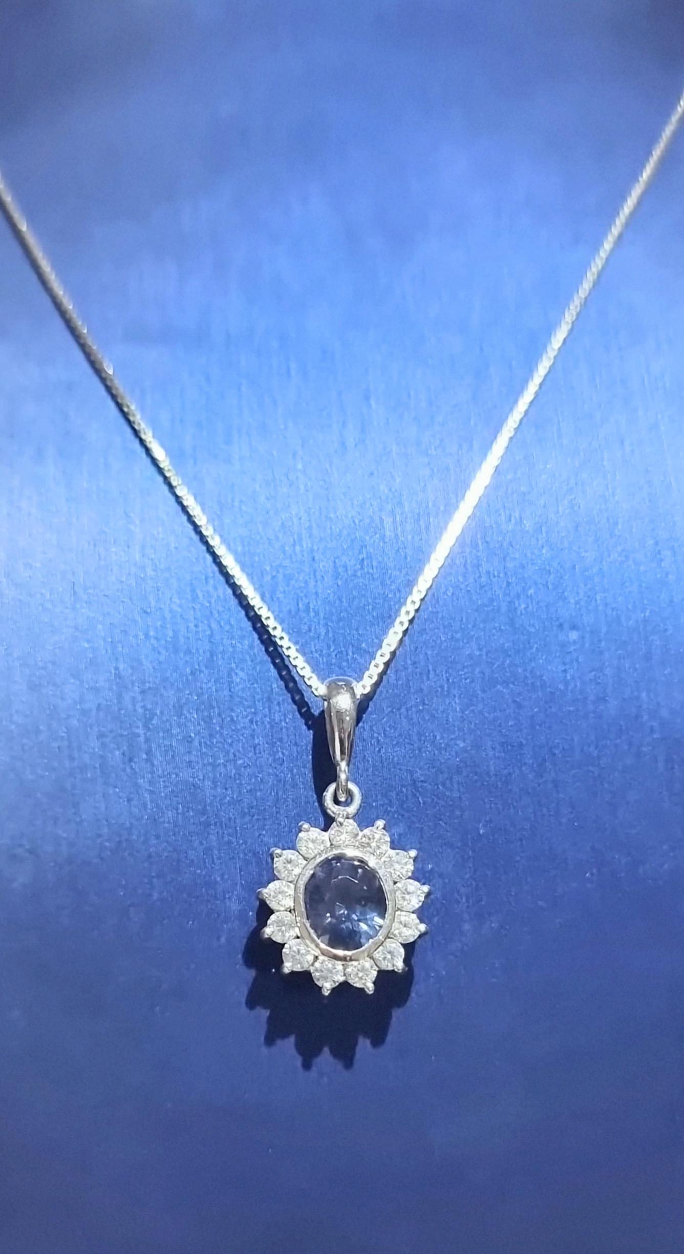 Oval Cut 3.2ct  Oval Natural Blue Sapphire Necklace For Sale