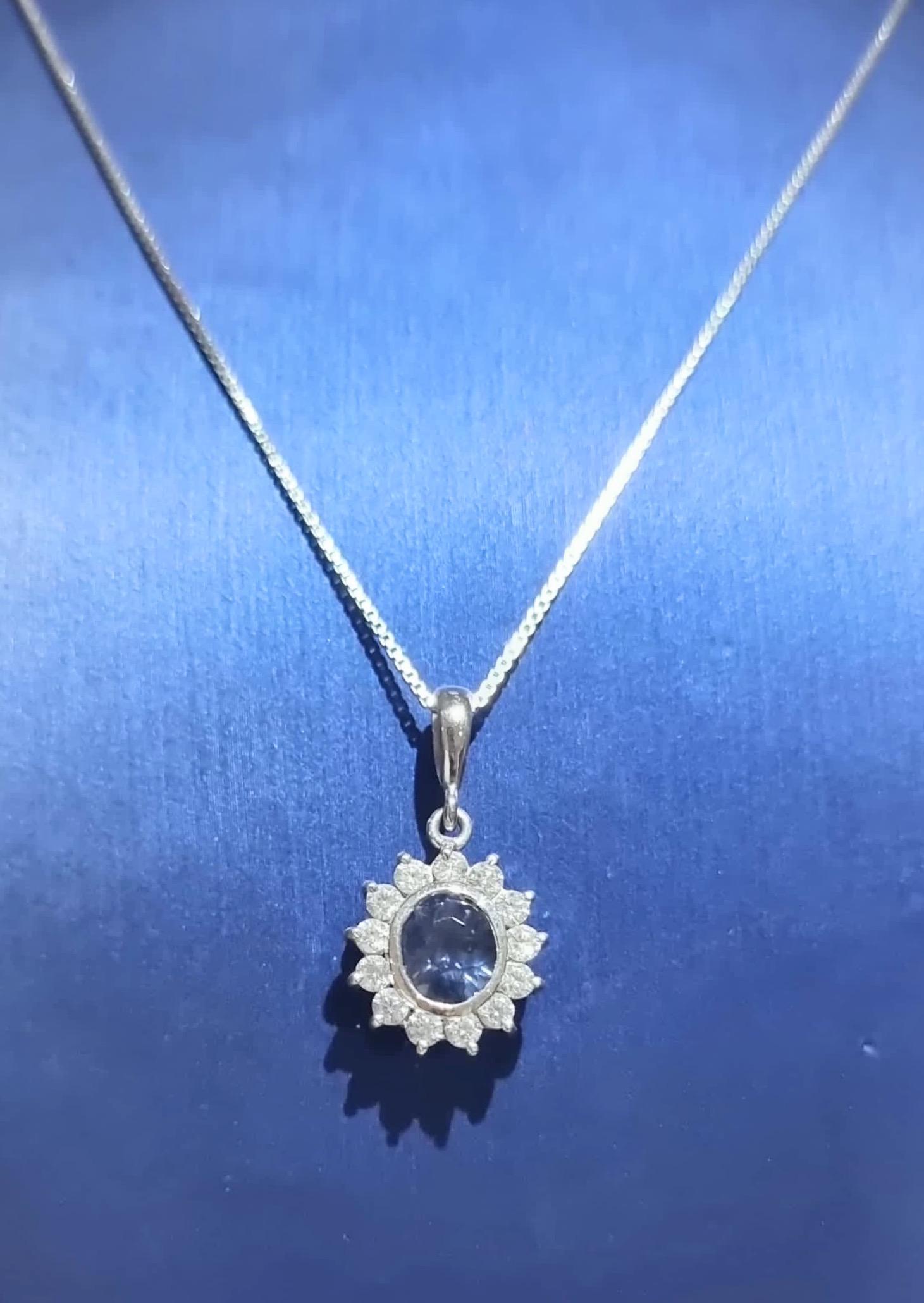 3.2ct  Oval Natural Blue Sapphire Necklace For Sale 1