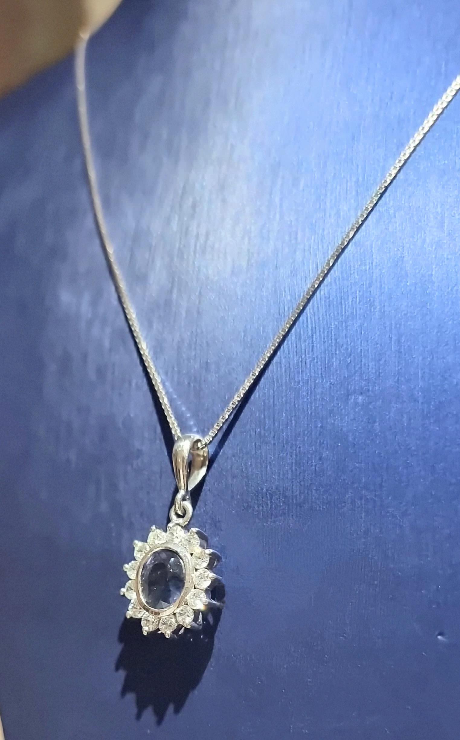 3.2ct  Oval Natural Blue Sapphire Necklace For Sale 2