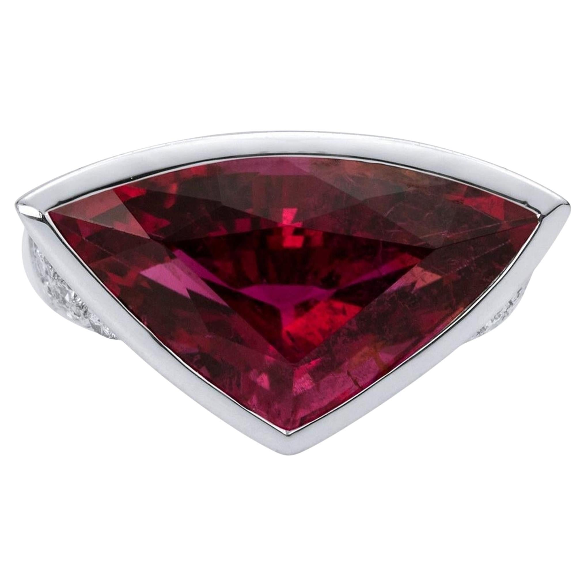 Anillo de cóctel de rubelita turmalina y diamantes talla trillón de 3,2 ct con certificado IGI