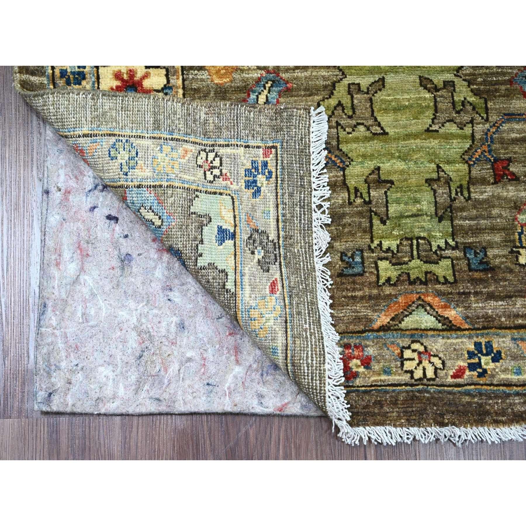 Cedar Brown, Aryana Grade, Afghan Peshawar with Heriz All Over Design, High Mountain Wool, Hand Knotted, Runner, Tapis d'Orient
Matières premières : Laine
Latex : Pas de poils 
hauteur : 0,25 pouces
Style : Transitionnel
Couleur primaire :