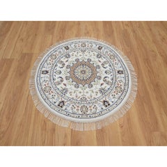 3'2"x3'2" Ivory Nain with Medallion Design Hand Knotted Wool and Silk Round Rug