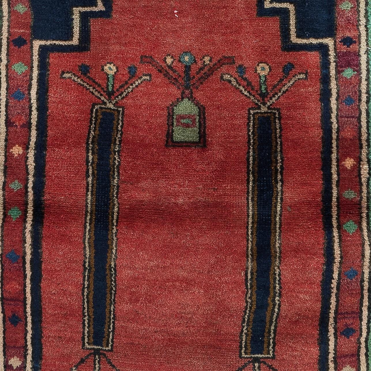 32x43 in Handmade Turkish Prayer Rug. Ramadan Gift. Vintage Red Prayer Mat In Good Condition For Sale In Spring Valley, NY