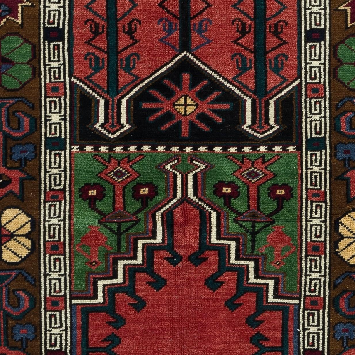 3.2x4.6 Ft Vintage One of a Kind Turkish Konya Prayer Rug In Excellent Condition For Sale In Spring Valley, NY