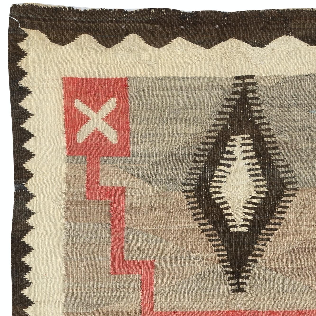 Tessuto a mano Tappeto antico Navajo con motivo a tempesta, lana, colori naturali, 1930-1950 circa in vendita