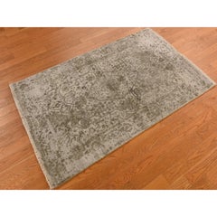 3'2"x5'1" Cloud Gray Broken Persian Design Hand Knotted Wool and Pure Silk Rug