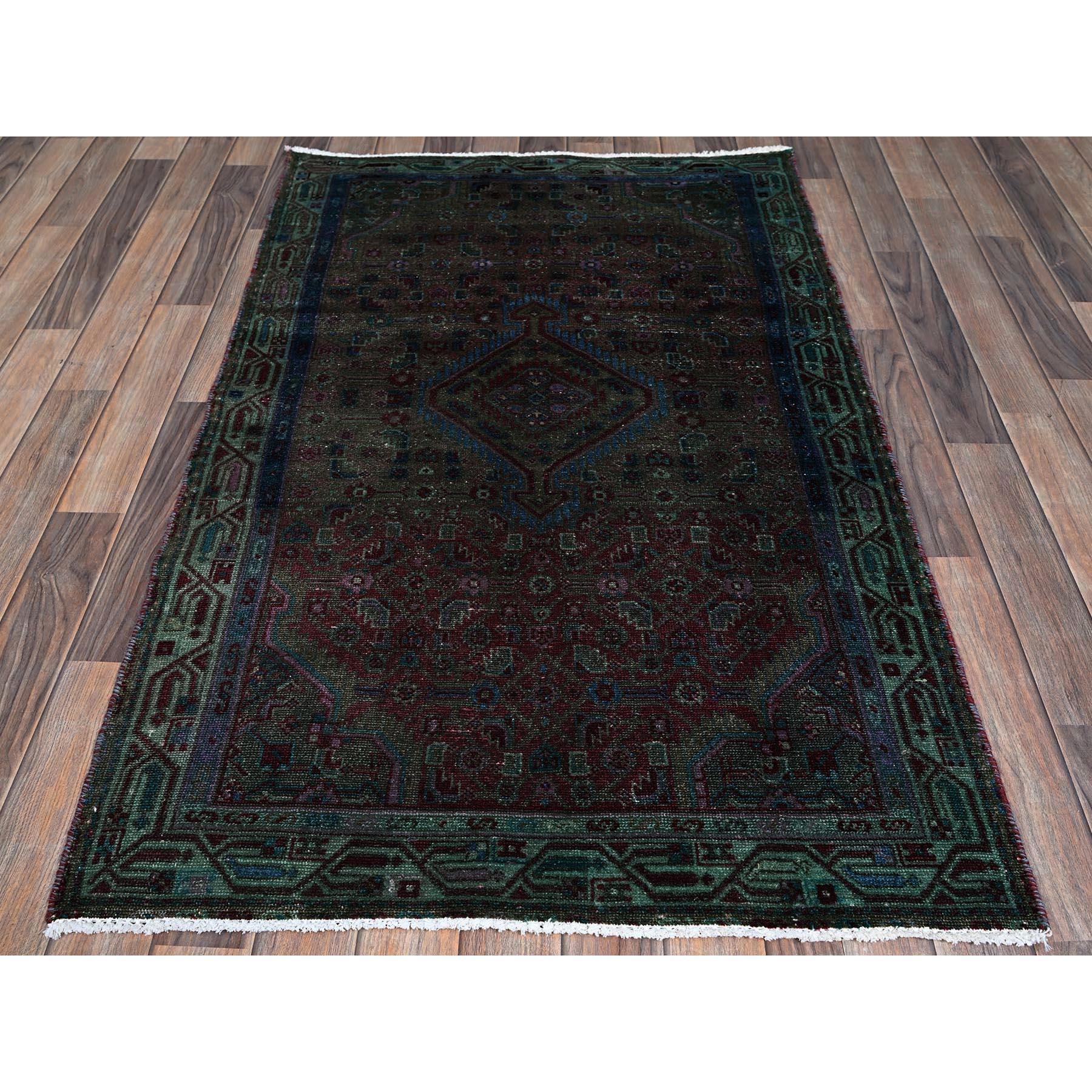 Rostrot, gefärbter Vintage Persischer Hamadan mit geometrischem Medaillon-Design, beschädigt und abgenutzt, dünn beschnitten, kein Flor, Seiten und Enden professionell gesichert, handgeknüpft, 100% Wolle, Orientteppich
Primäre MATERIALIEN: