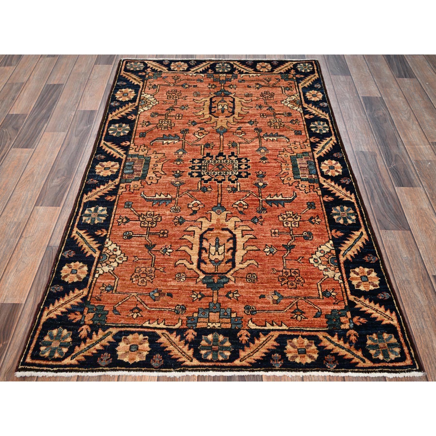 Arancione cotto al sole, Design di Serapi Heriz, Collezione Aryana, Tinture vegetali, Vello morbido, Lana di alta montagna, Annodato a mano, Tessuto fitto, Tappeto orientale
Materiali primari: Lana
Lattice: No Pile 
altezza: 0,25 pollici
Stile: