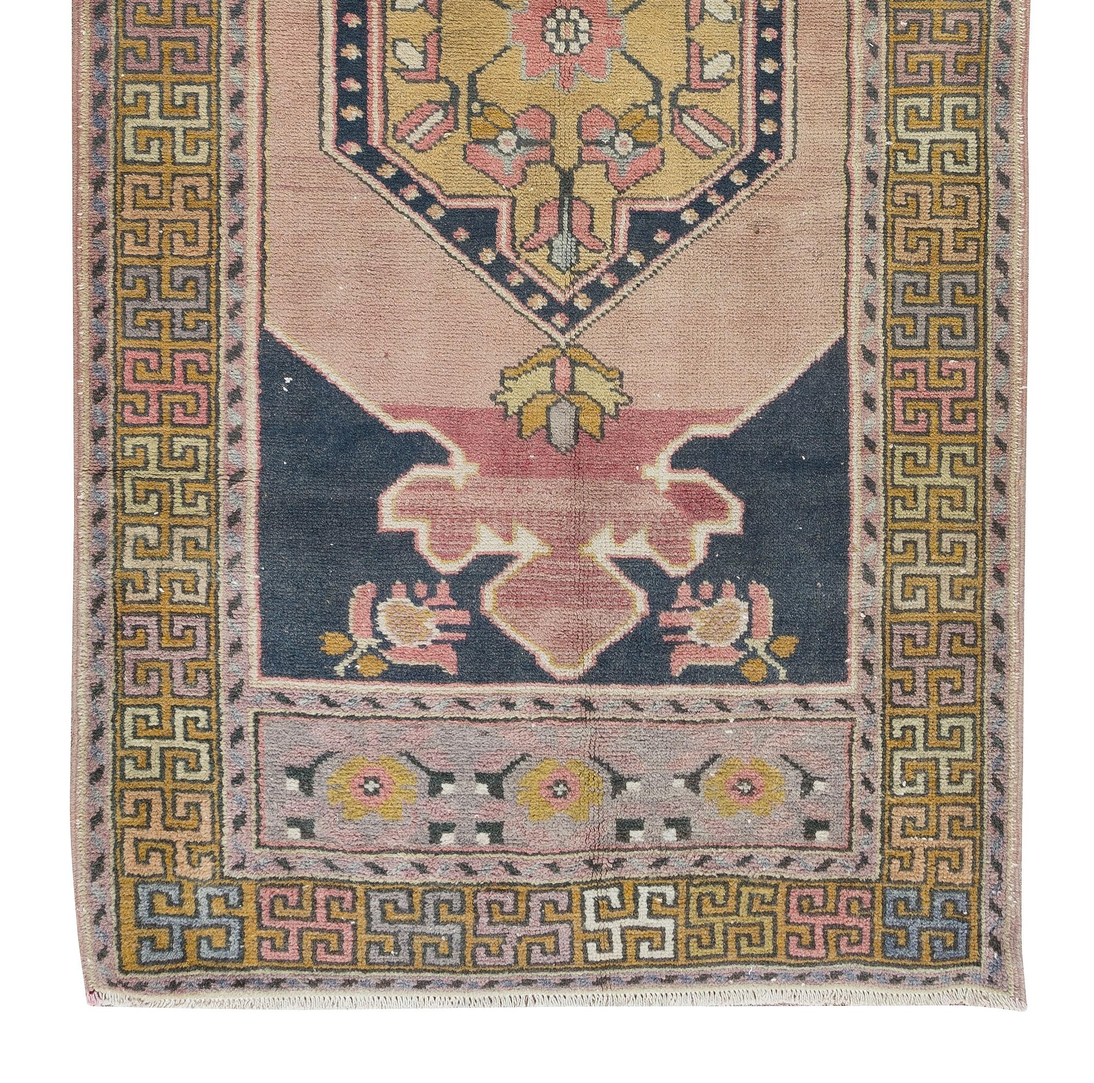 Turco 3.2x6.5 Ft One-of-a-kind Handknotted Village Rug, Vintage Tribal Wool Small Rug in vendita