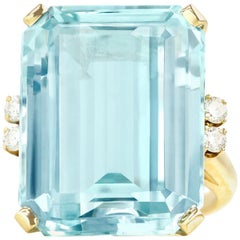 bague en or sertie d
aigue-marine et de diamants de 33 carats