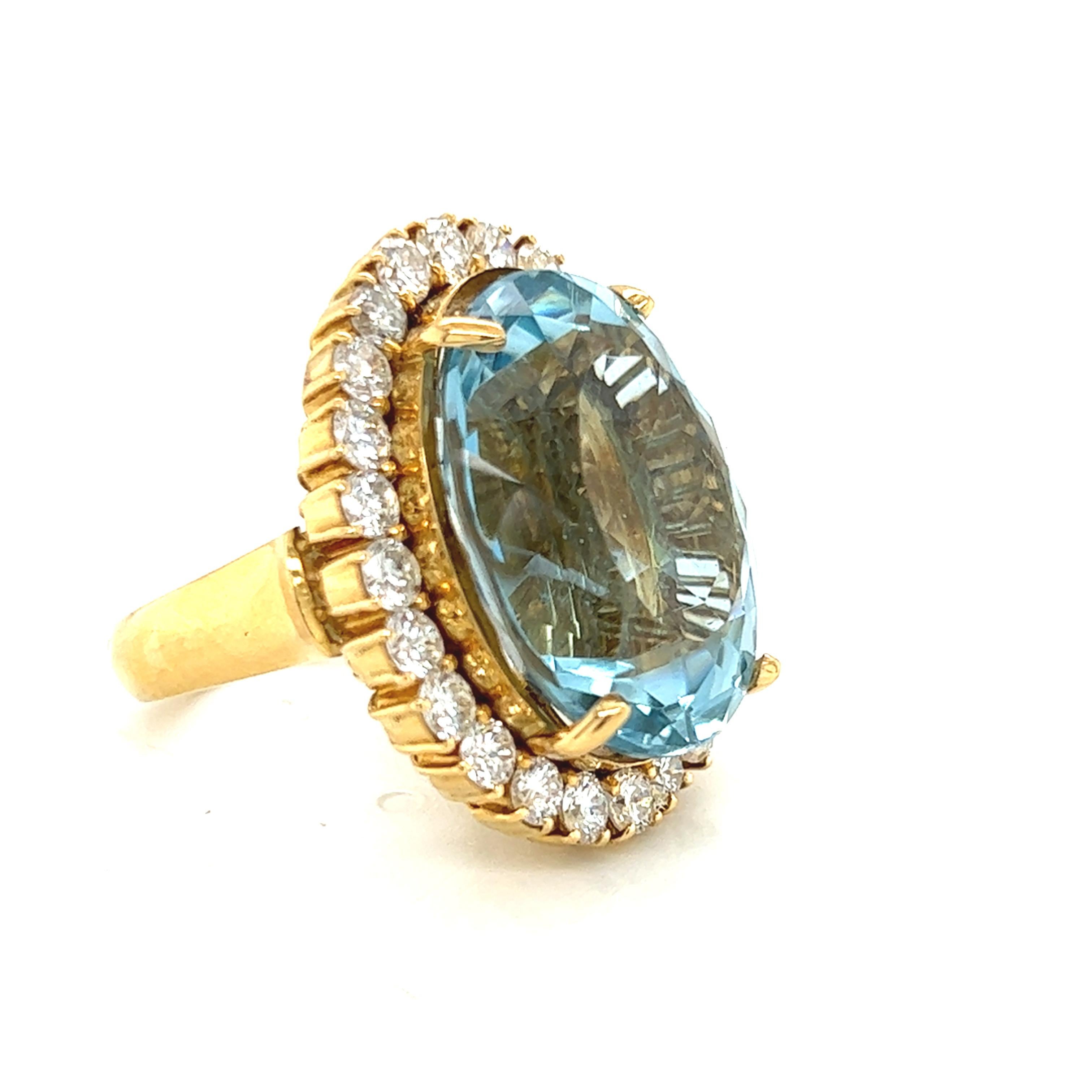 33 Karat Aquamarin-Ring mit Diamant-Halo (Zeitgenössisch)
