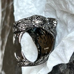 3, 3 Carat Black Diamonds Bague "Panther" en or noir 18 carats par D&A