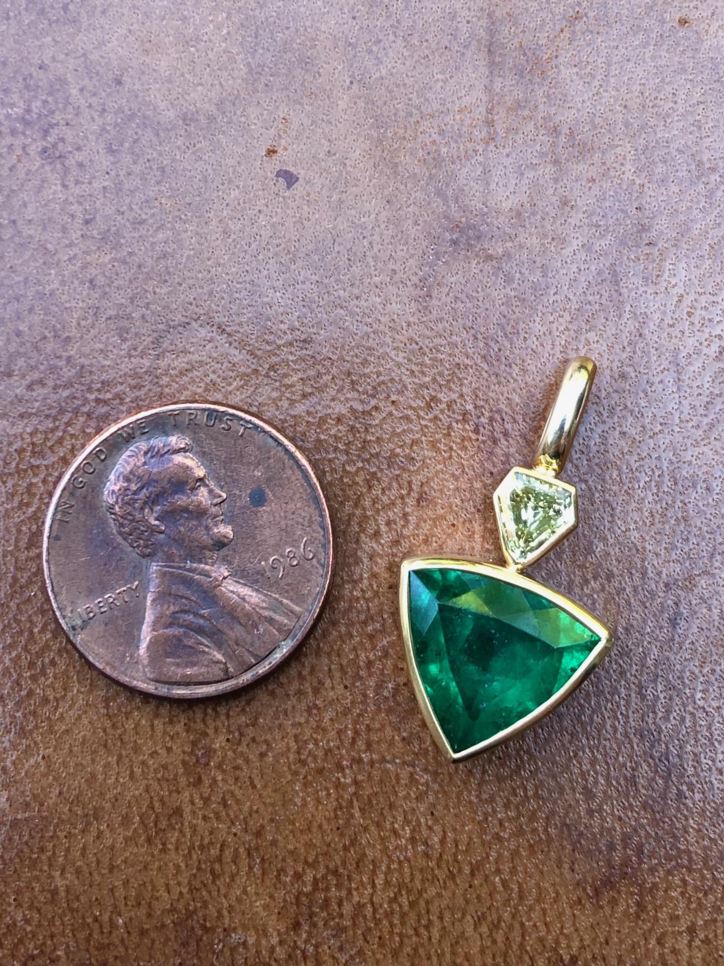 3.3 Carat Colombian Muzo Emerald and Fancy Yellow Diamond Pendant In New Condition For Sale In Berkeley, CA