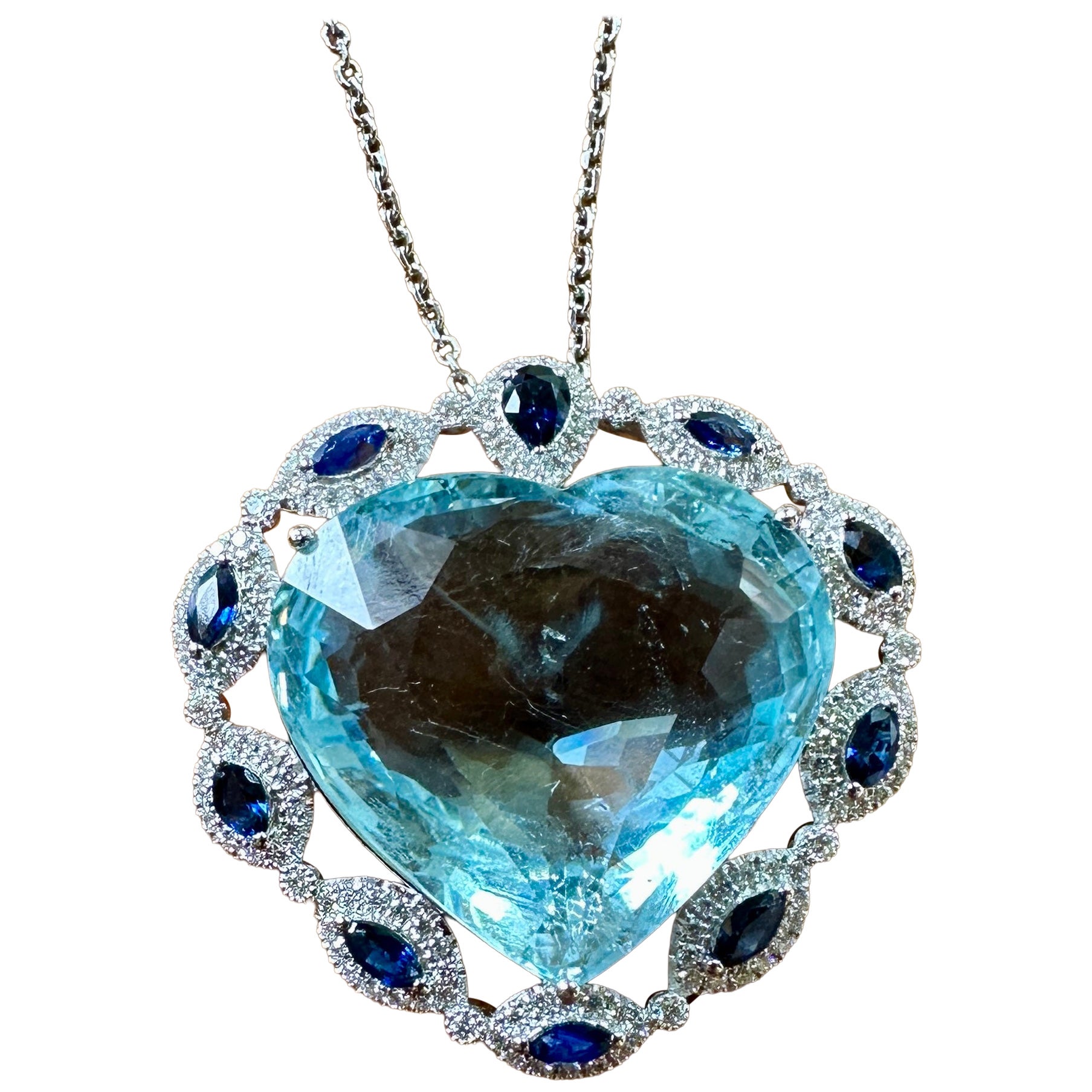 Collana con ciondolo in platino con acquamarina da 33 carati, zaffiro, diamanti e taglio a cuore, stile antico