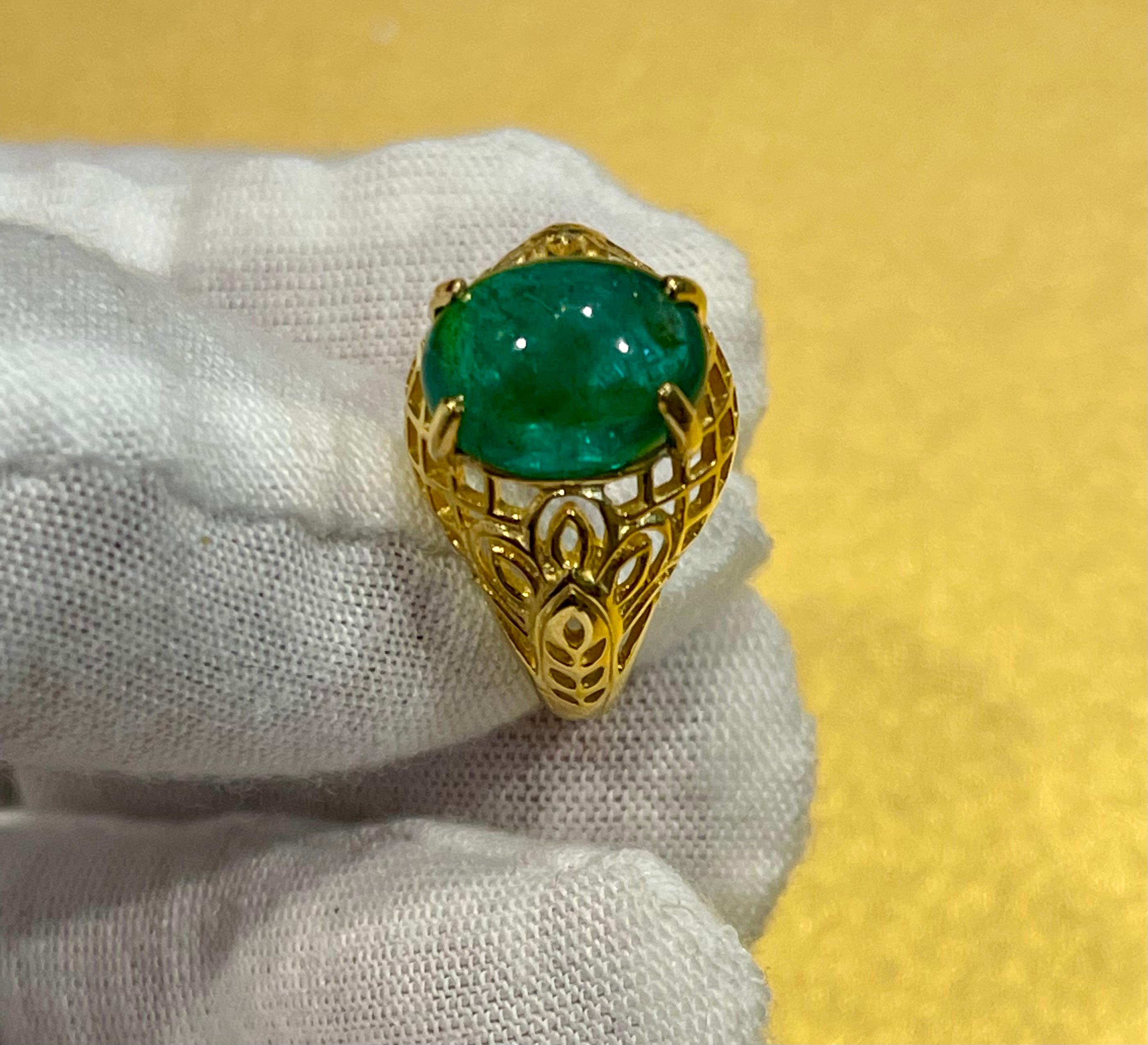 3.3 Carat Oval Emerald Cabochon 14 Karat Yellow Gold Cocktail Ring Vintage For Sale 1