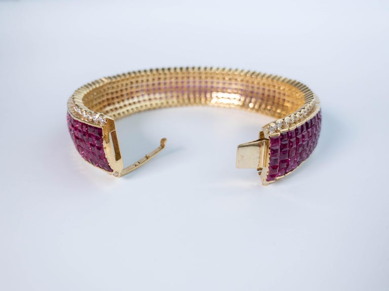 Art Deco 33 Carat Ruby and 4 Carat Diamond Invisible Bracelet in 18 Karat Yellow Gold For Sale