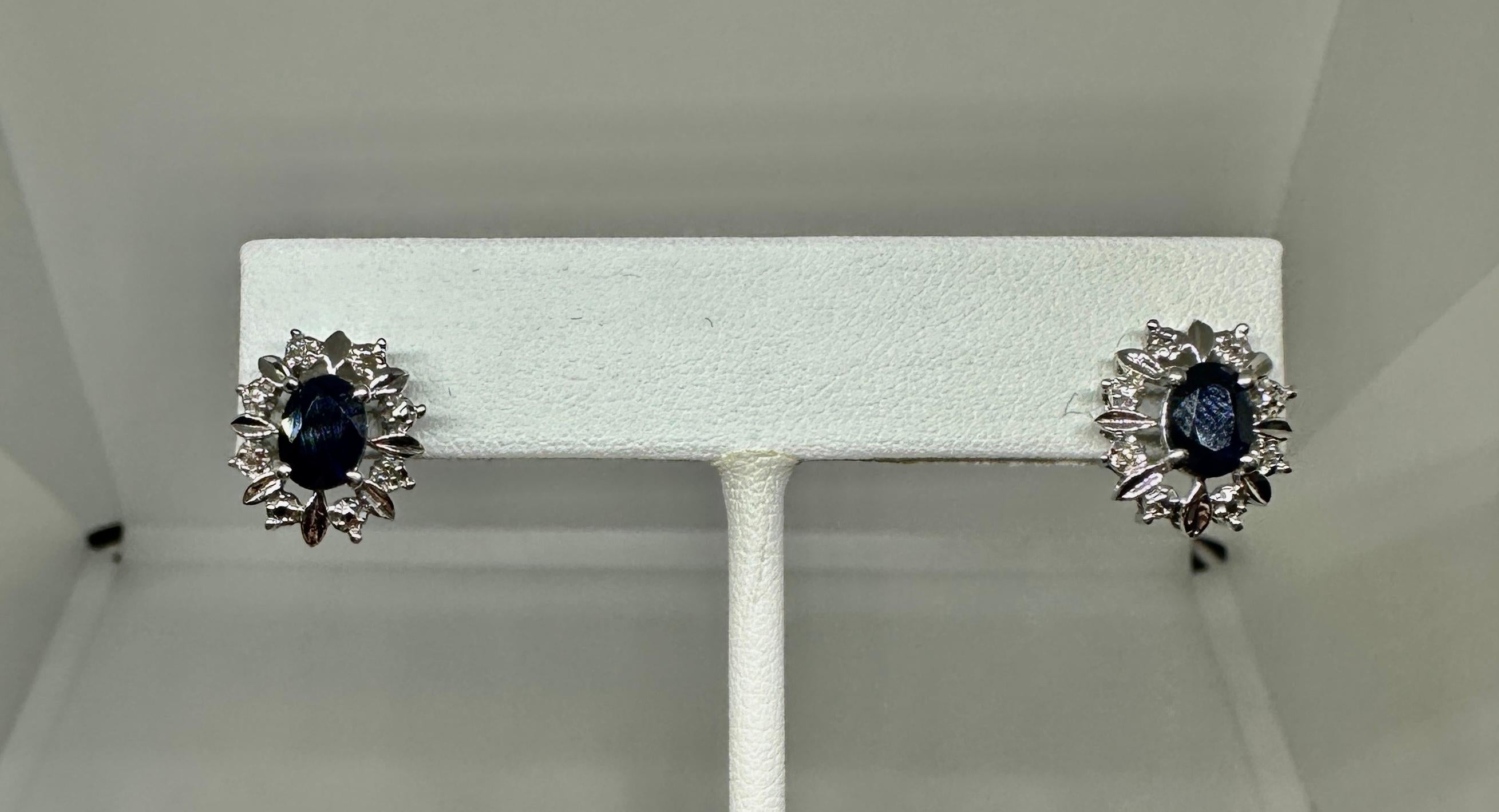 3.3 Carat Sapphire Diamond Earrings And Pendant Necklace Set 14 Karat White Gold For Sale 2