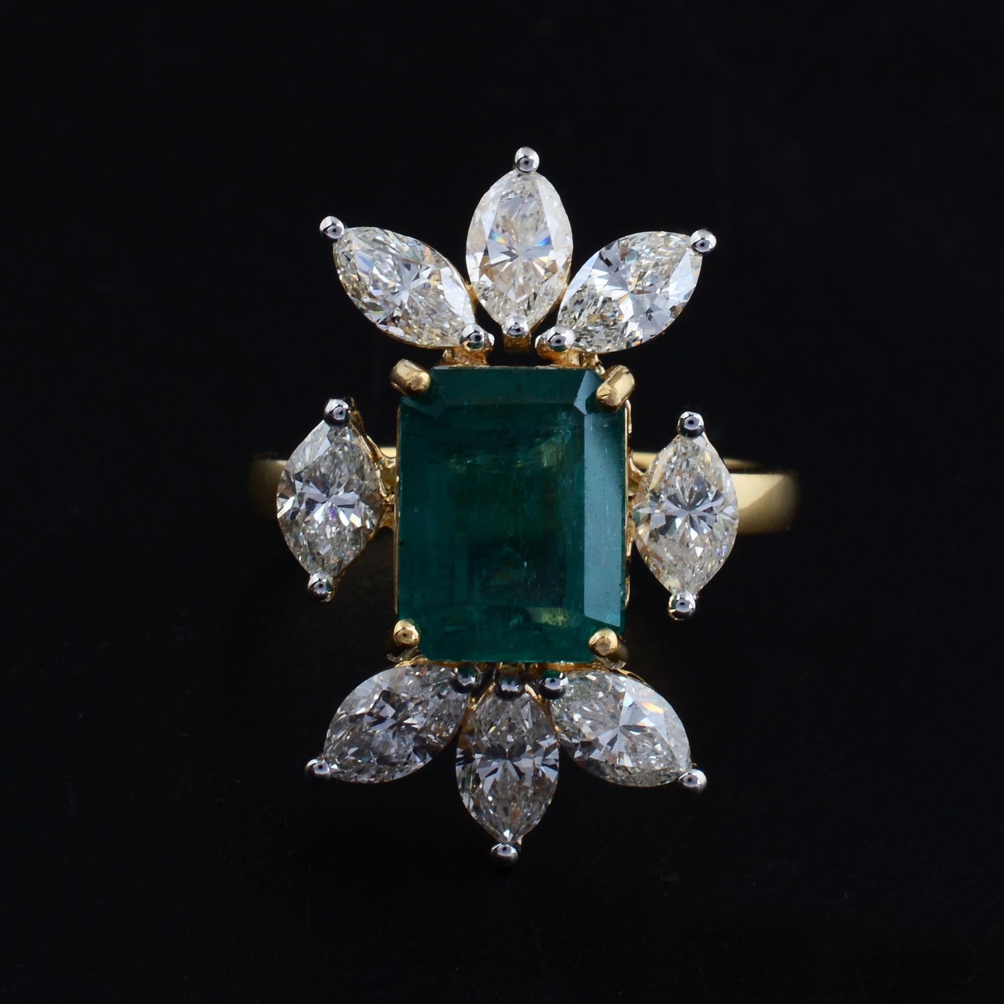 3.3 Carat Zambian Emerald Cocktail Ring 2.5 Ct SI/H Marquise Diamond Yellow Gold en venta 3