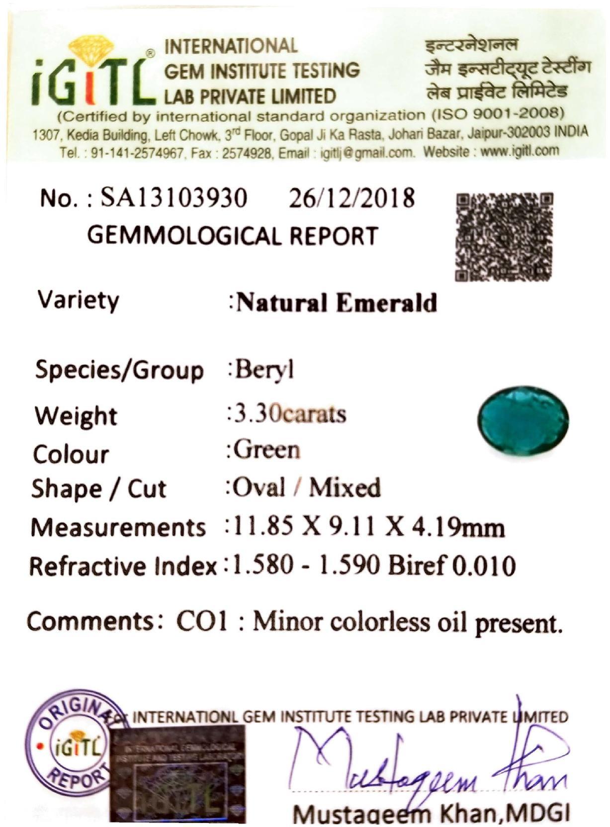 Oval Cut 3.3 Ct Weight Oval Shaped Green Color IGITL Certified Emerald Gemstone Pendant For Sale