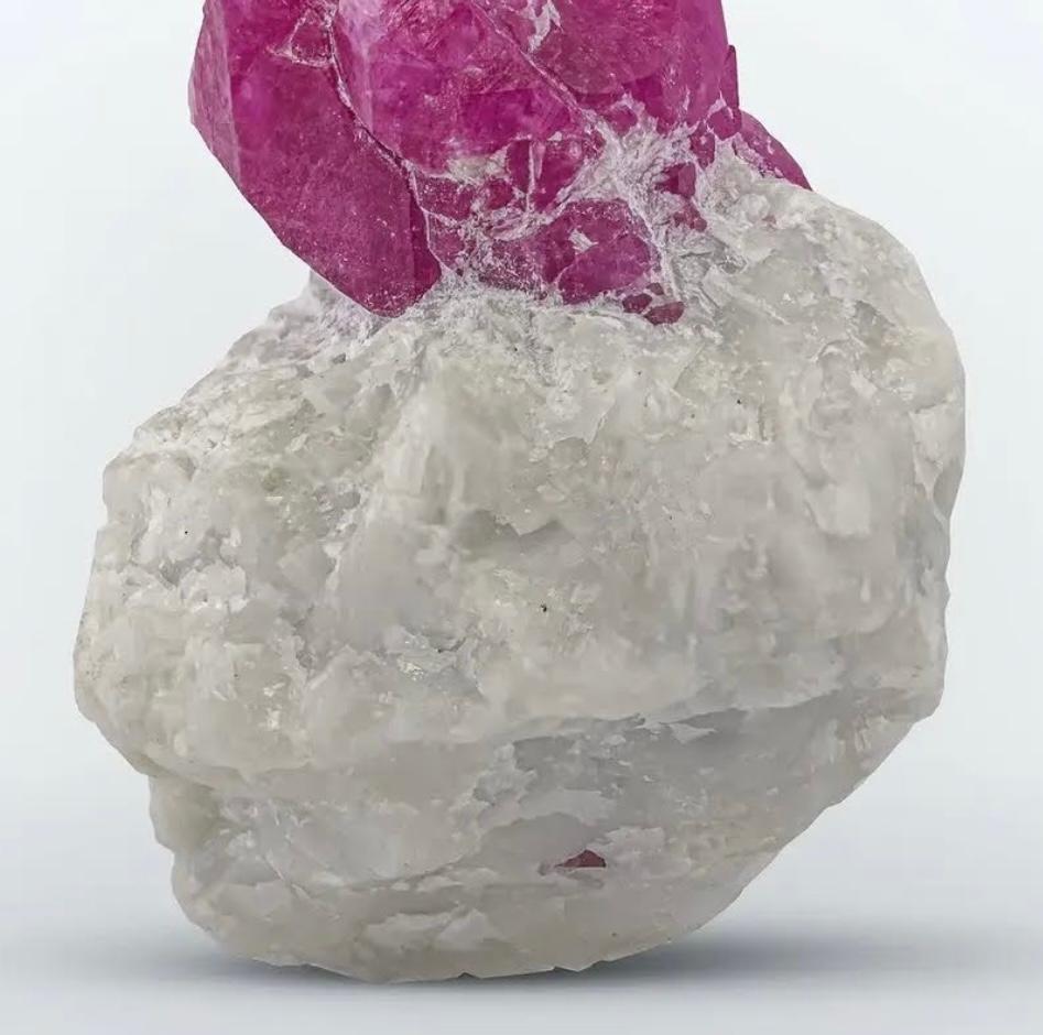 33 Grams Intergrown Corundum Ruby Crystals On Marble Matrix From Afghanistan In Good Condition For Sale In Peshawar, PK