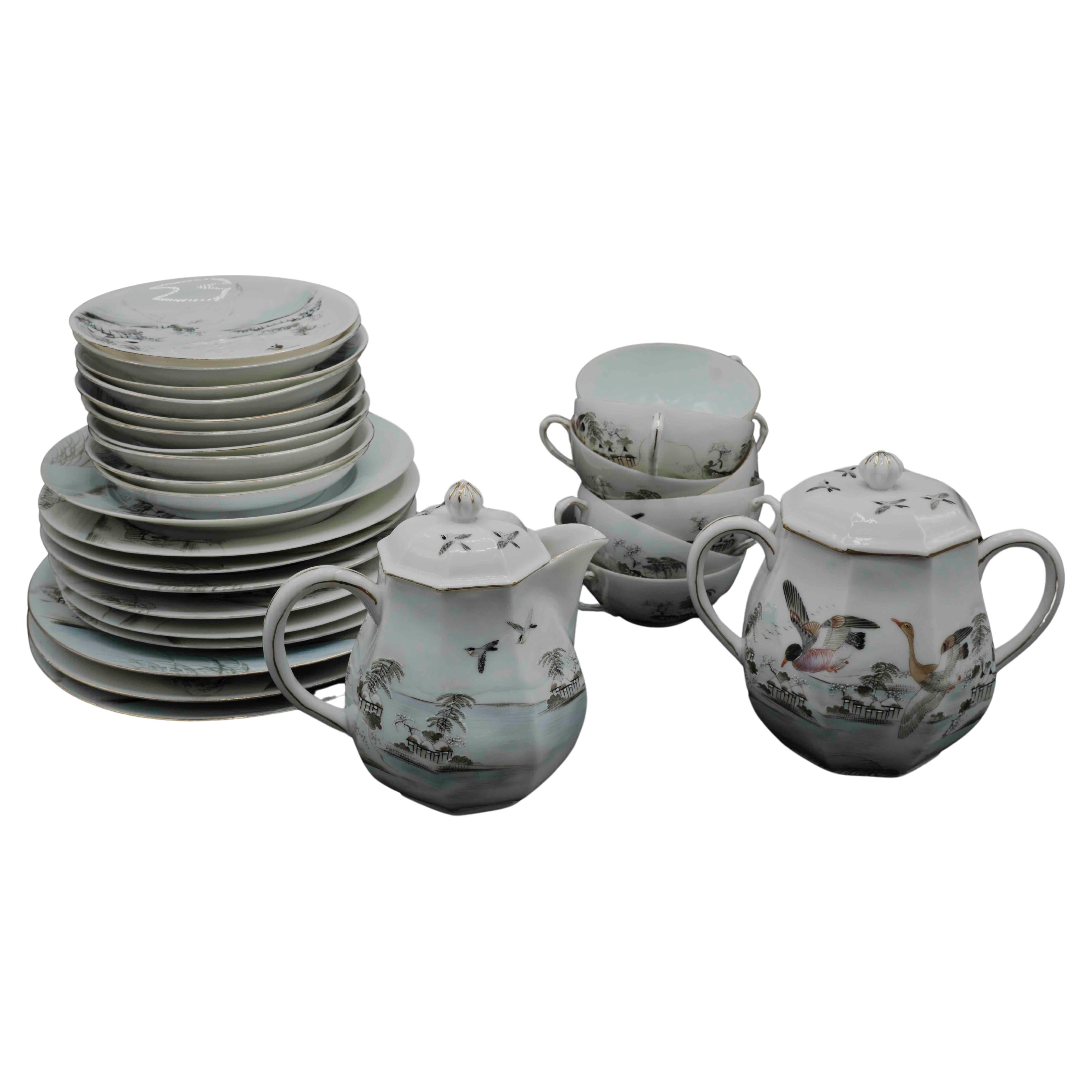 Juego de té de porcelana japonesa pintado a mano de 33 piezas Firmado