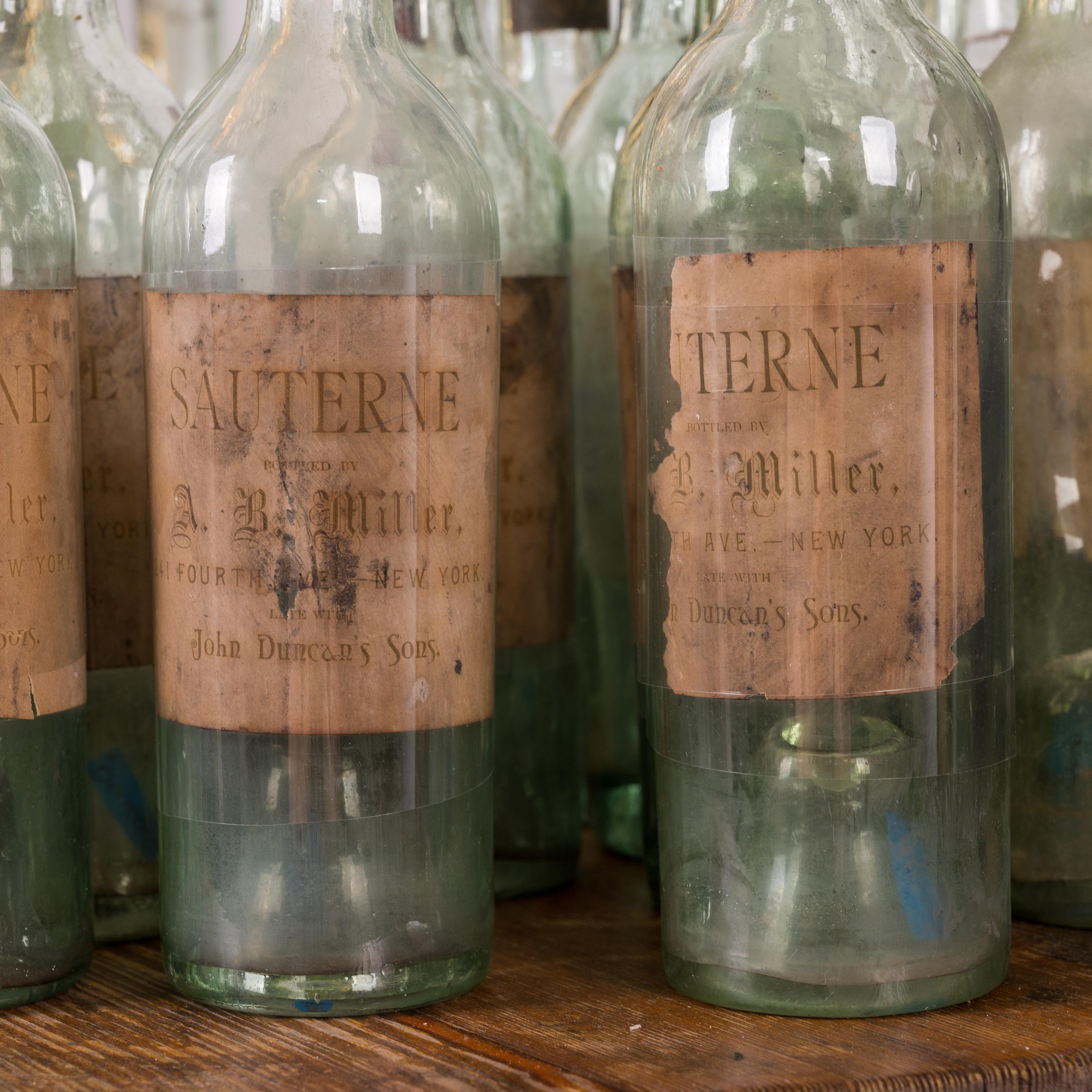 Vetro 33 bottiglie di vino Sauterne, Savannah, Ga Storia, XIX secolo in vendita