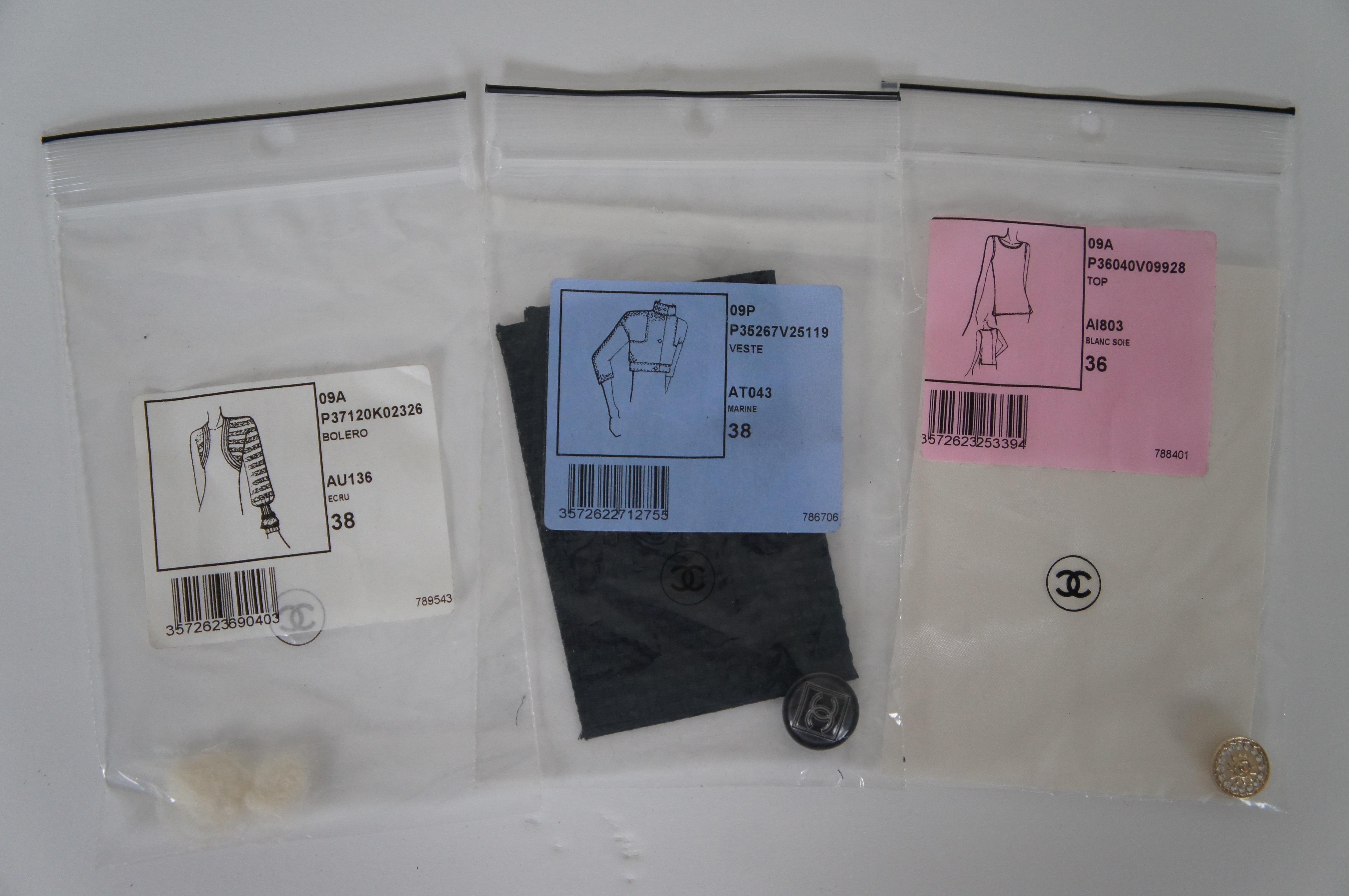 33 Spare Replacement Button Thread Swatch Fabric Heel Tips Chanel Prada In Excellent Condition For Sale In Dayton, OH