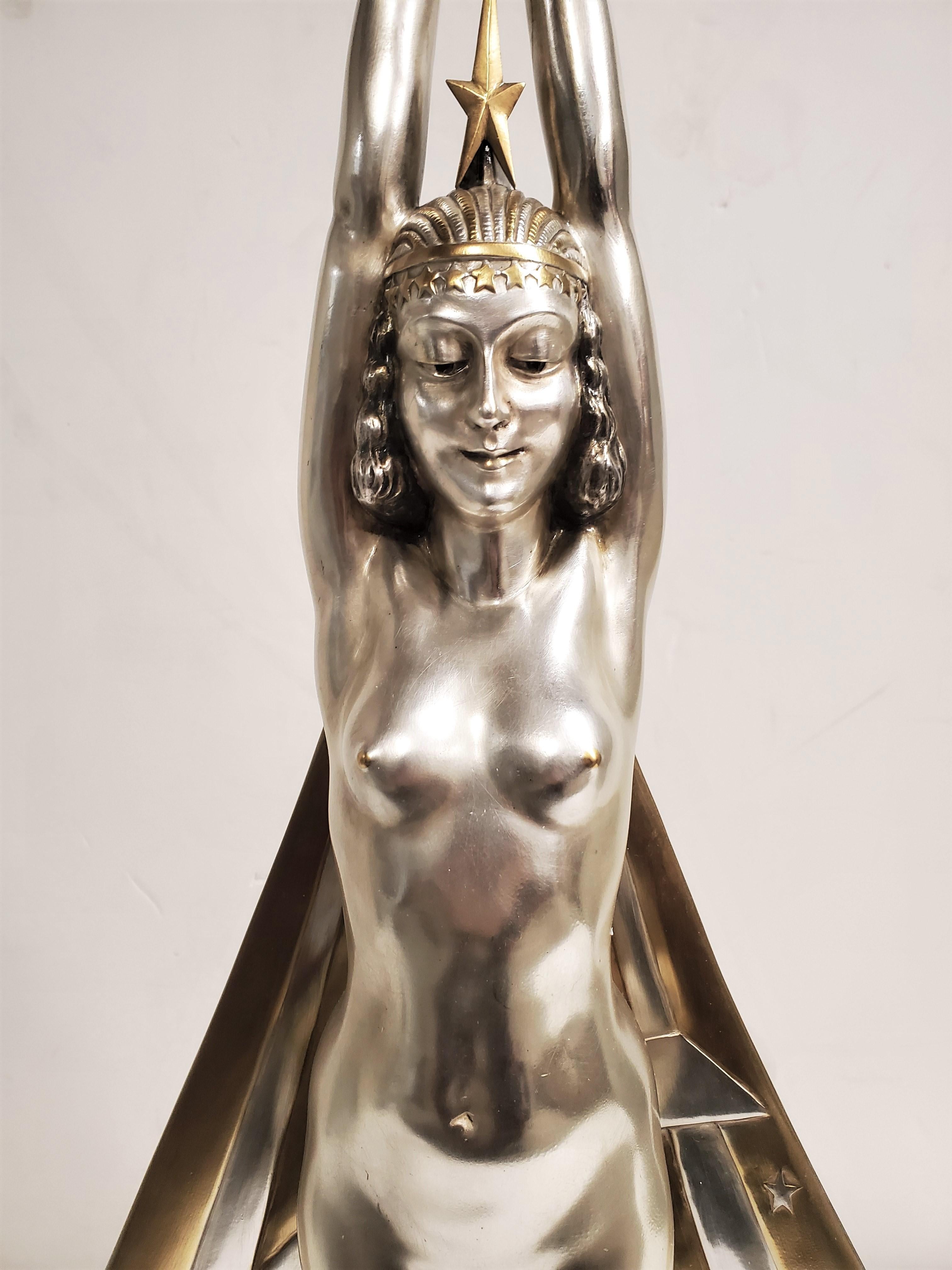 Francese Importante monumento Art Deco in argento e bronzo dorato Dea G. Lavaroff in vendita