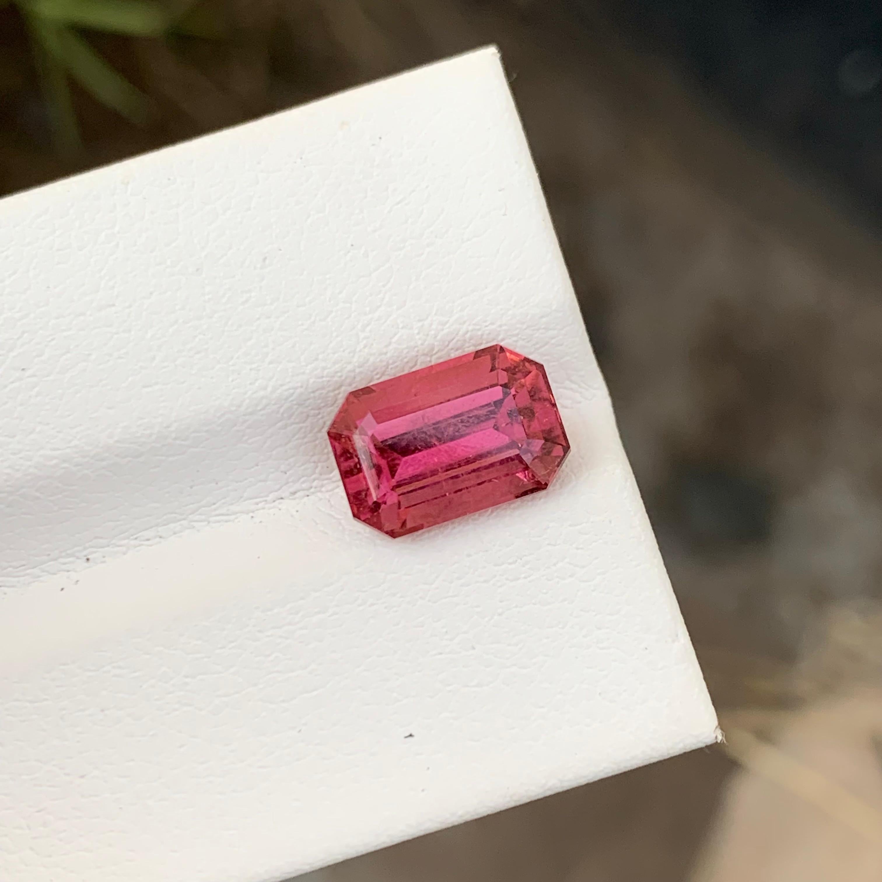 3,30 Karat bezaubernder facettierter Rubellit Turmalin Smaragdform Edelstein für Ring für Damen oder Herren im Angebot