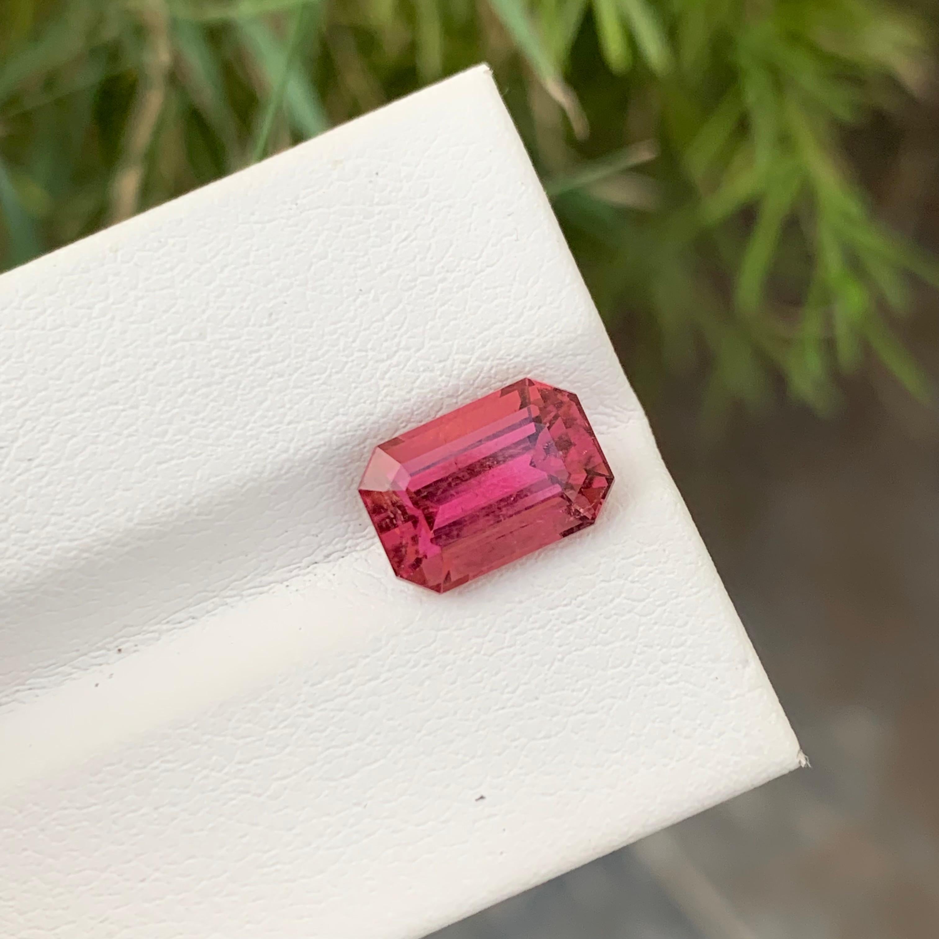 3,30 Karat bezaubernder facettierter Rubellit Turmalin Smaragdform Edelstein für Ring im Angebot 1