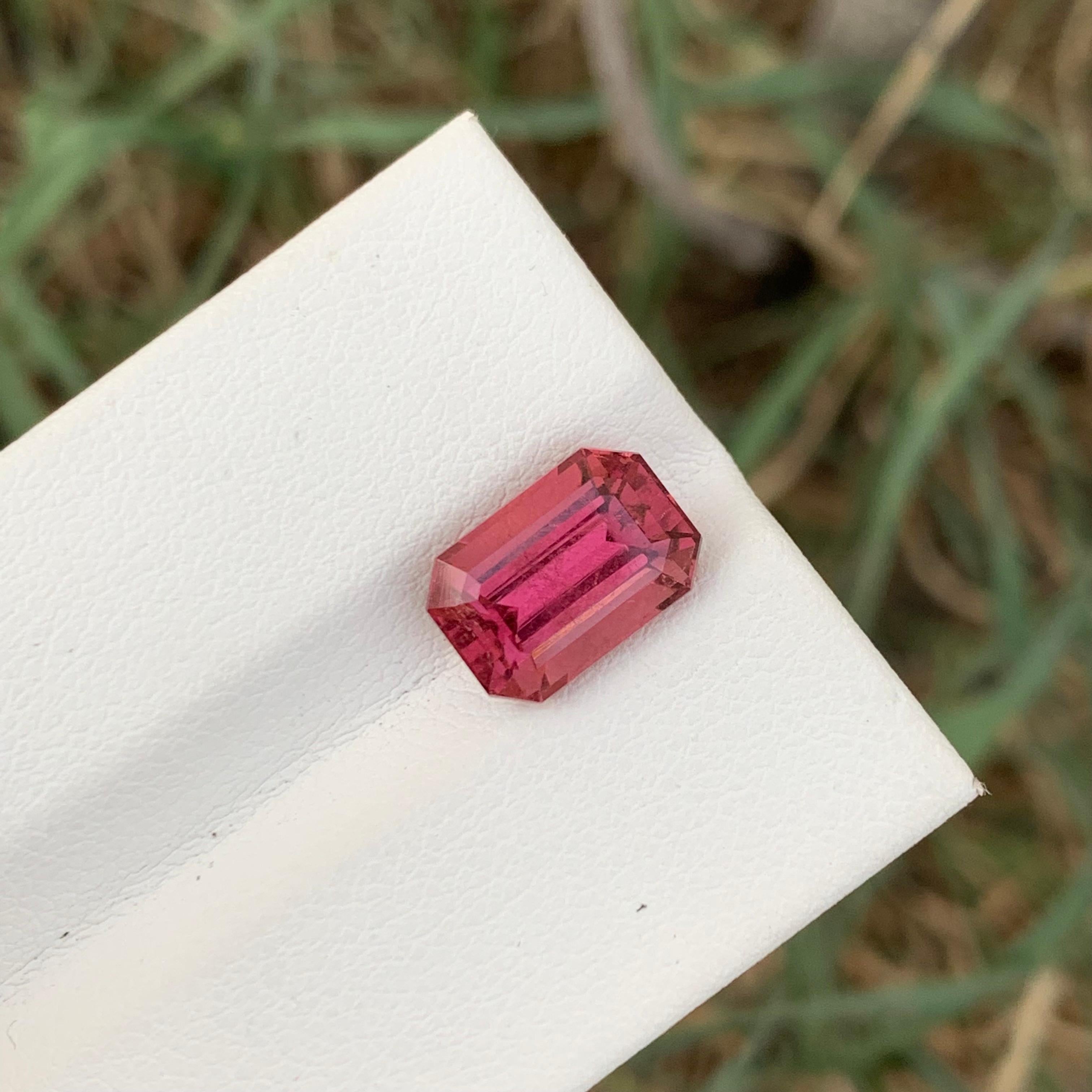 3,30 Karat bezaubernder facettierter Rubellit Turmalin Smaragdform Edelstein für Ring im Angebot 2