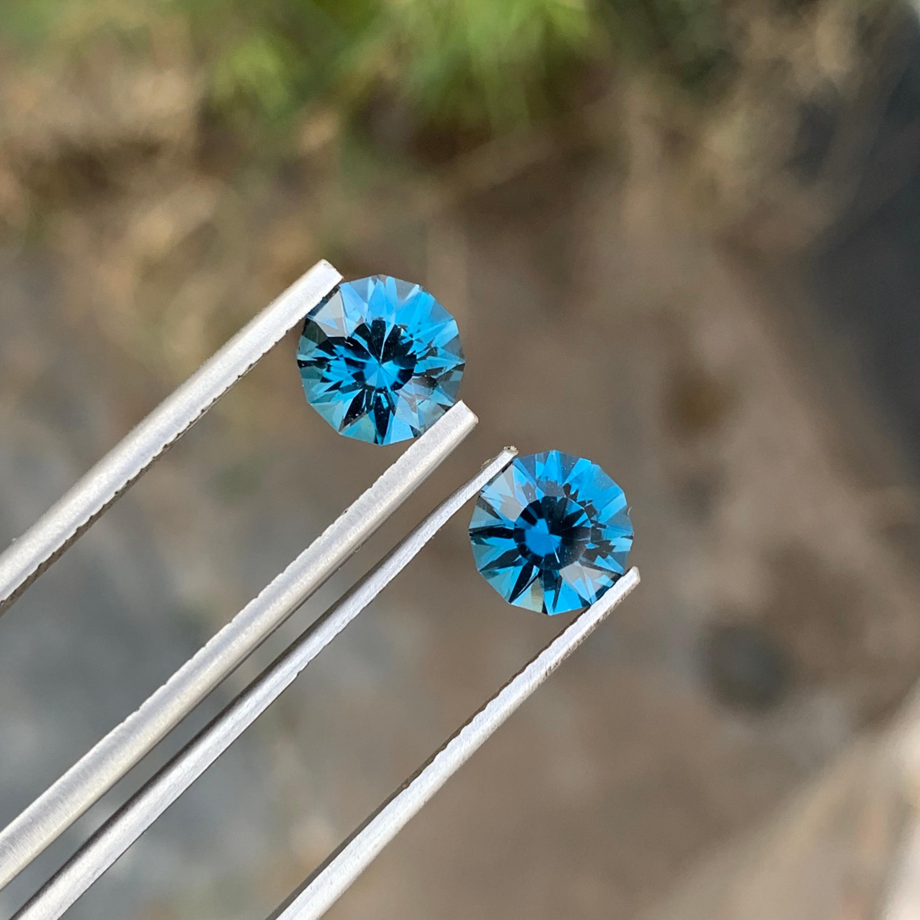 Taglio rotondo 3,30 Carati Adorabile coppia di Topazi Blu di Londra sciolti di colore blu profondo dalla miniera del Brasile in vendita