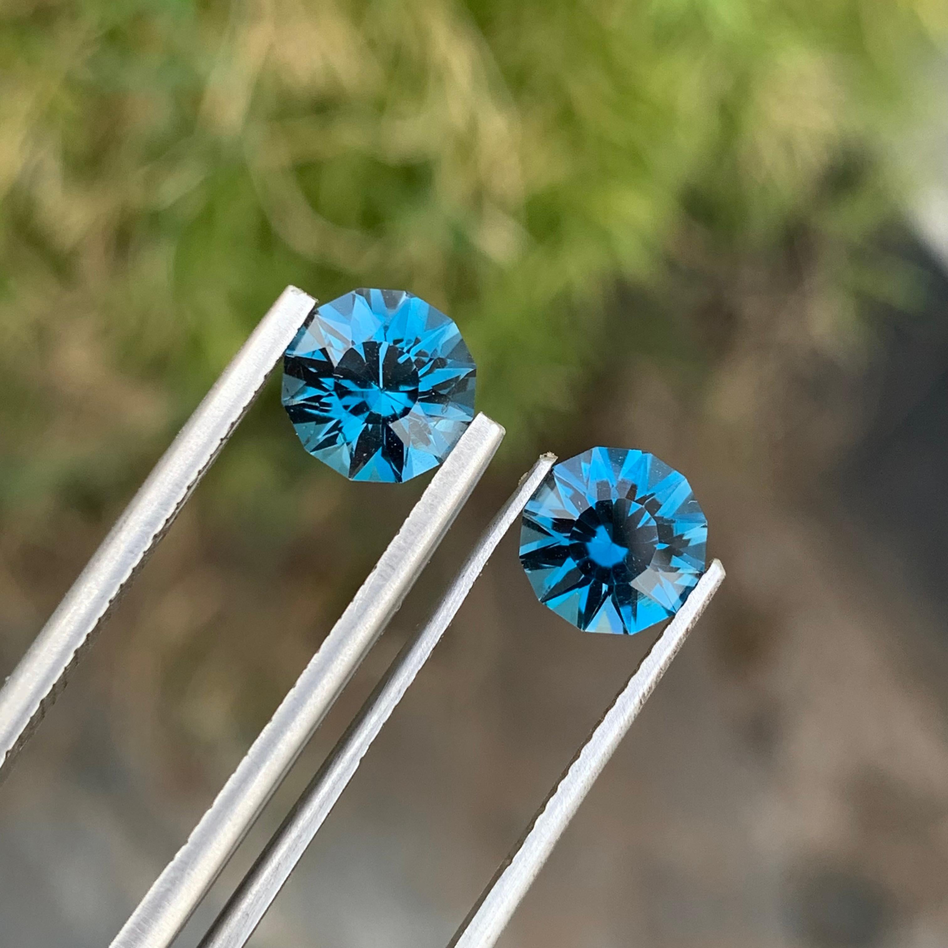 3,30 Carati Adorabile coppia di Topazi Blu di Londra sciolti di colore blu profondo dalla miniera del Brasile in vendita 1