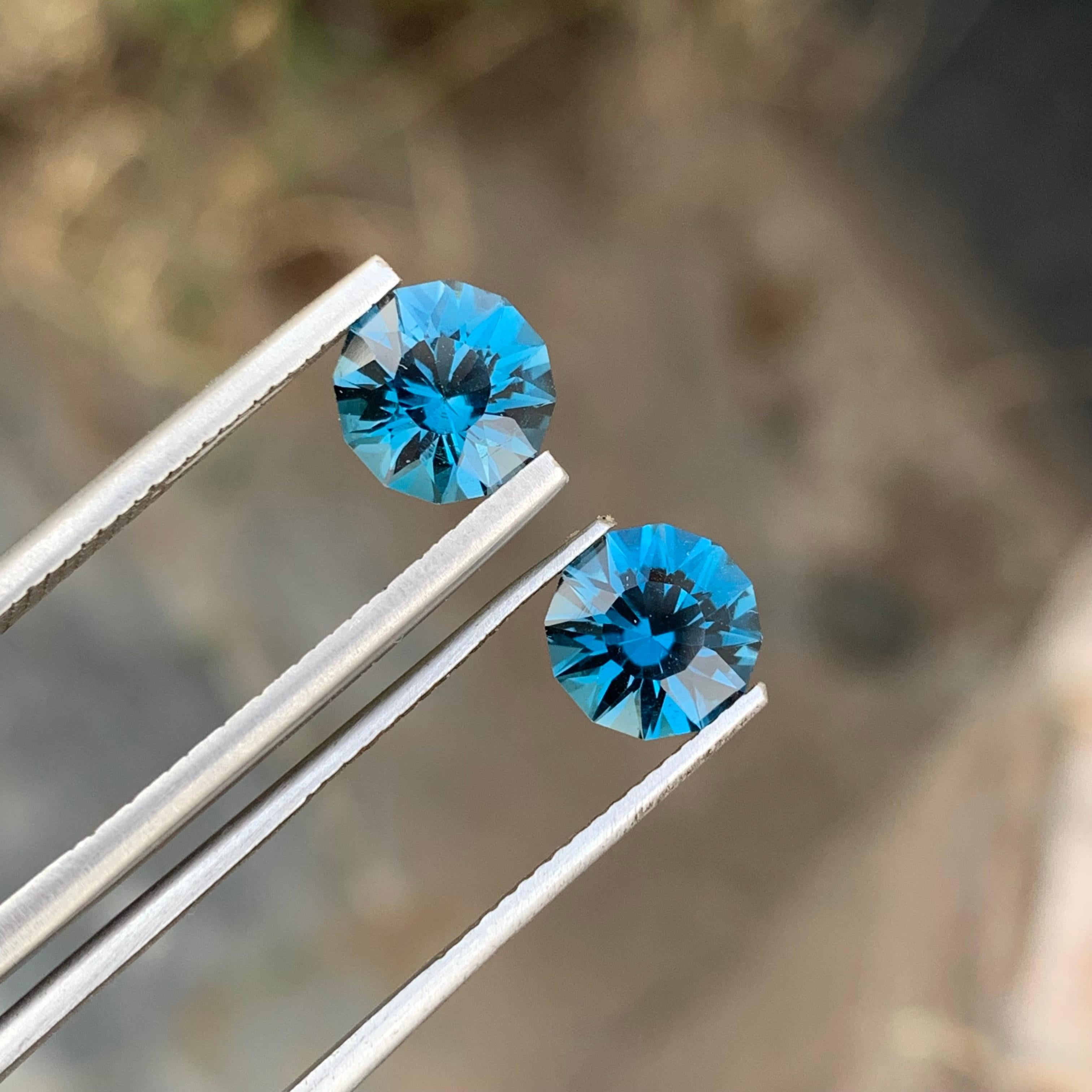 3,30 Carati Adorabile coppia di Topazi Blu di Londra sciolti di colore blu profondo dalla miniera del Brasile in vendita 2