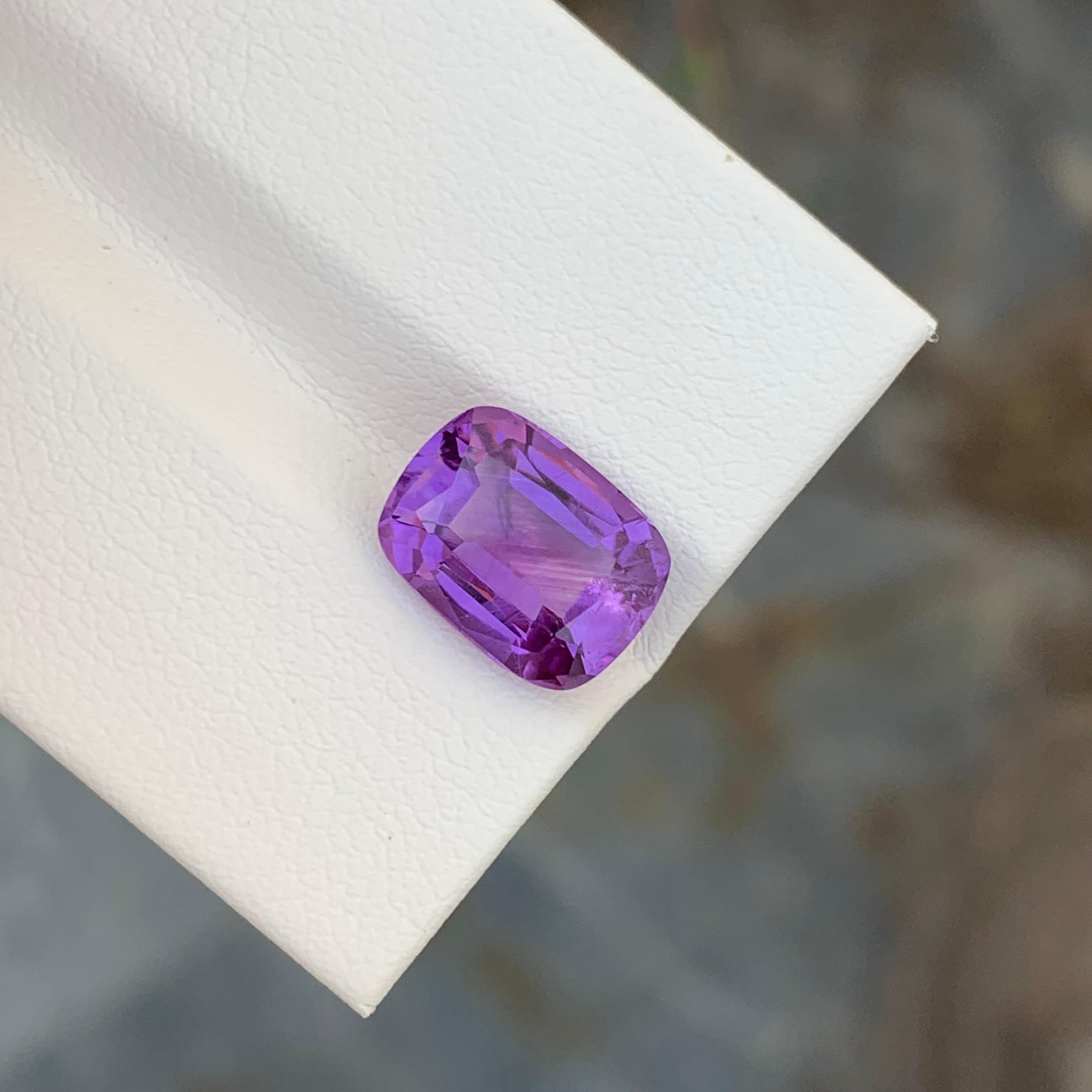 3.30 Carat Adorable Natural Loose Amethyst Cushion Shape Gem For Jewellery In New Condition For Sale In Peshawar, PK