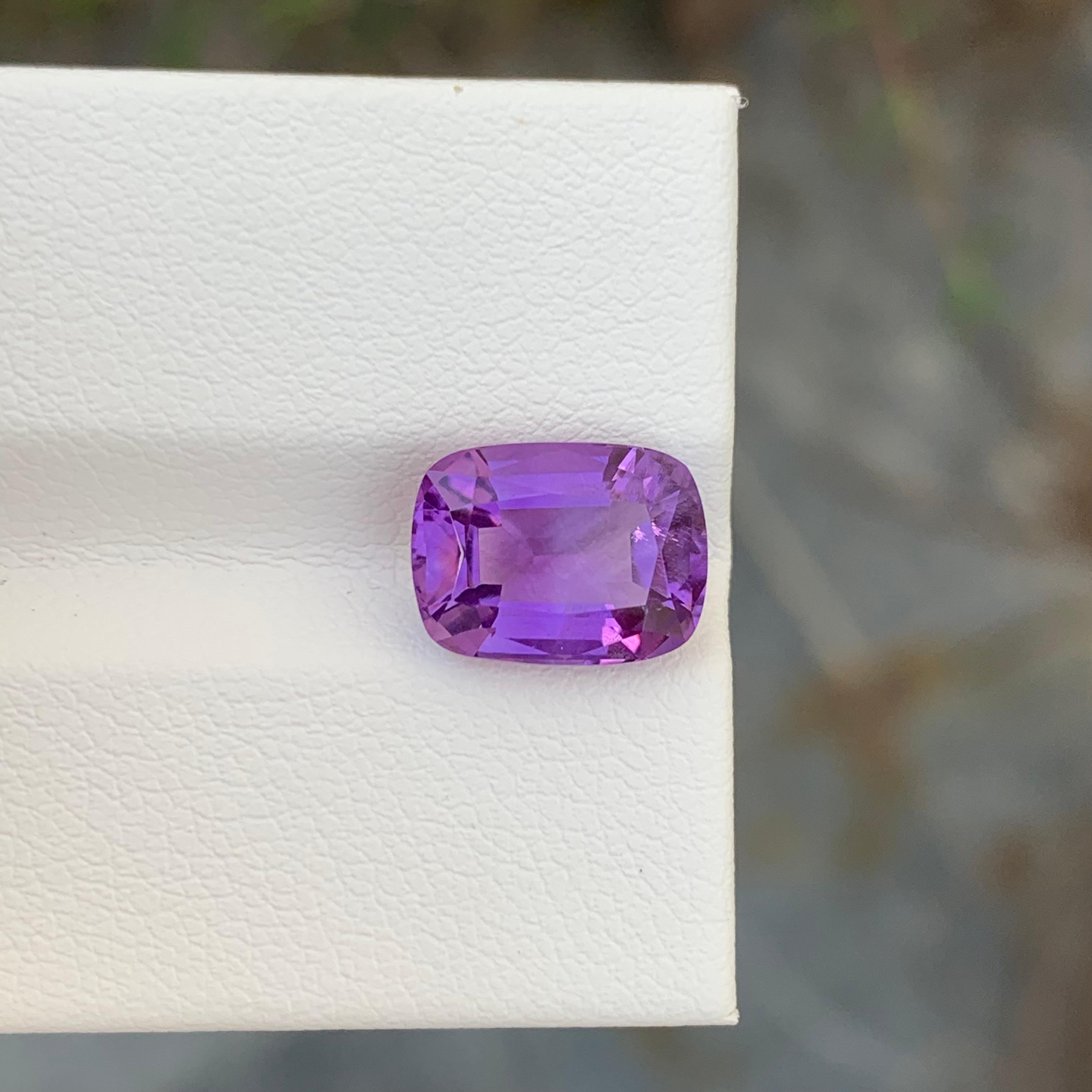 Women's or Men's 3.30 Carat Adorable Natural Loose Amethyst Cushion Shape Gem For Jewellery For Sale
