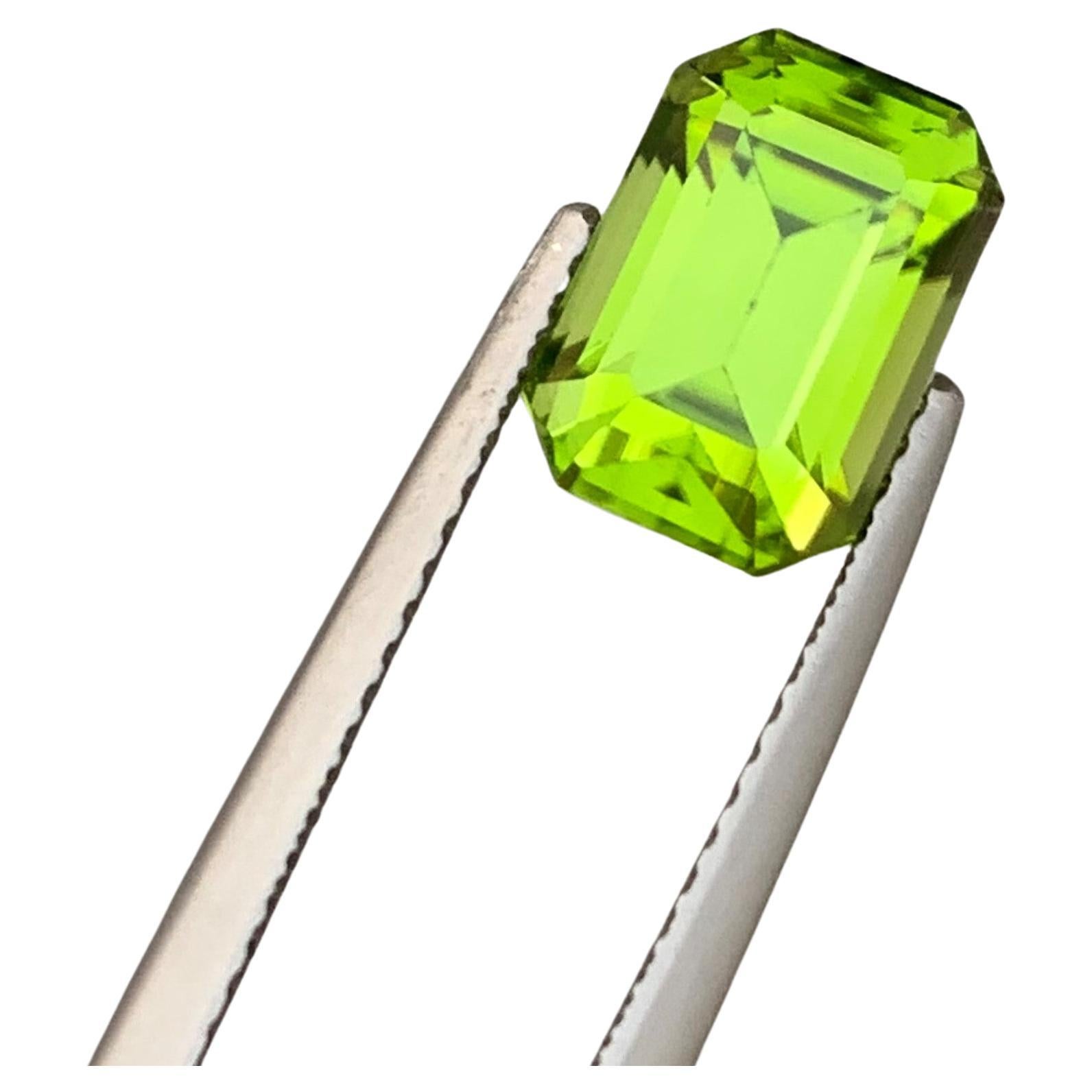 3.30 Carat Apple Green Loose Peridot from Pakistan with Emerald Shape For Sale