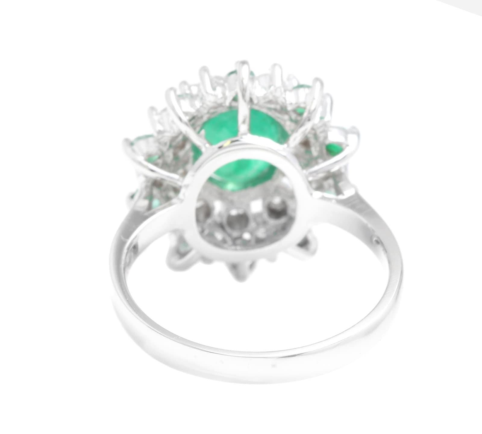 3.30 Carat Exquisite Emerald and Diamond 14 Karat Solid White Gold Ring In New Condition For Sale In Los Angeles, CA