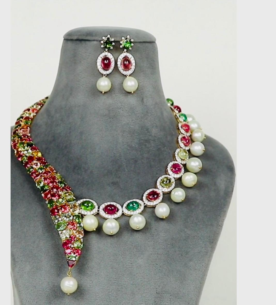 Collier de trois pièces serti de diamants et tourmaline rose verte de 330 carats Unisexe en vente