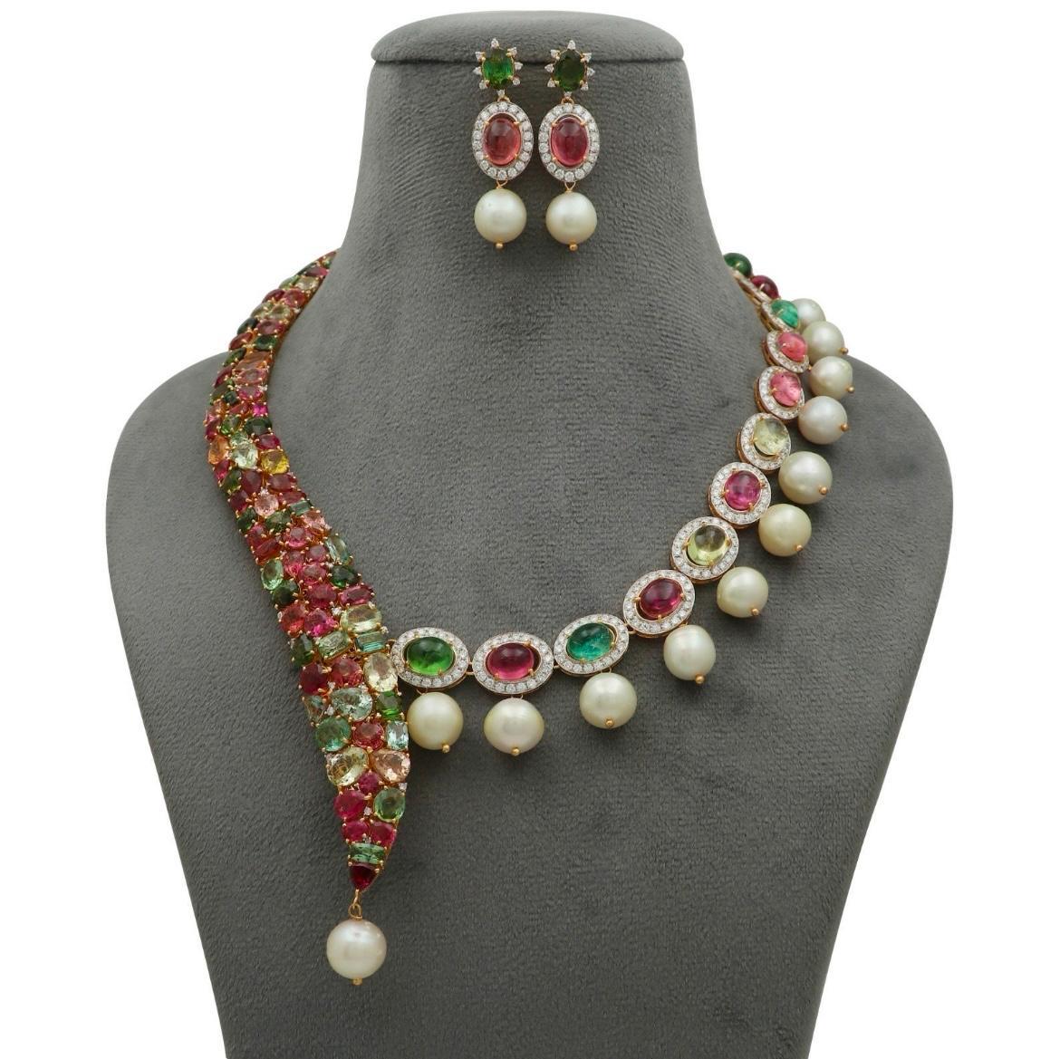Taille brillant Collier de trois pièces serti de diamants et tourmaline rose verte de 330 carats en vente