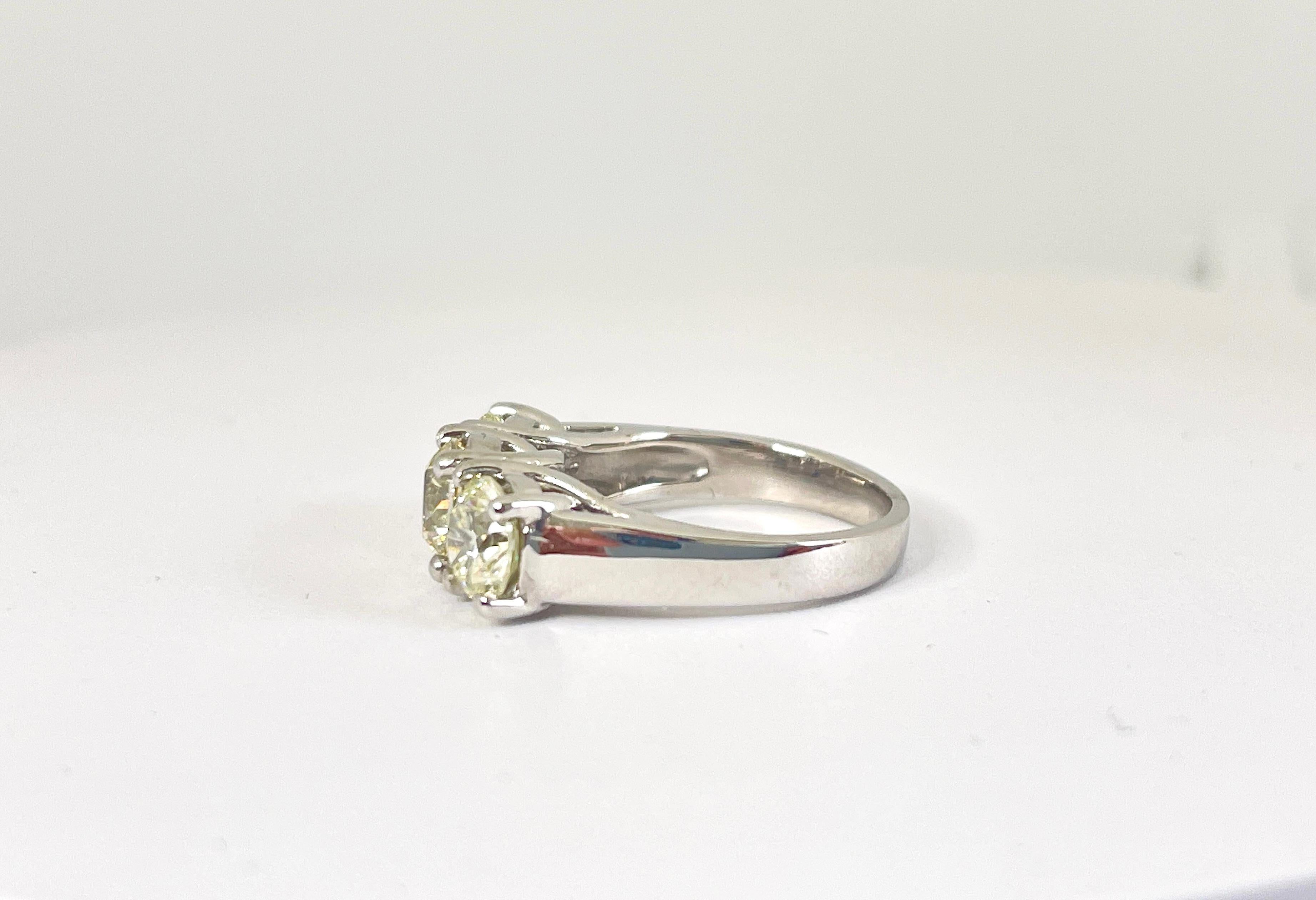 3.30 Carat Natural Diamond White Gold Mini Band Ring 14K  For Sale 1
