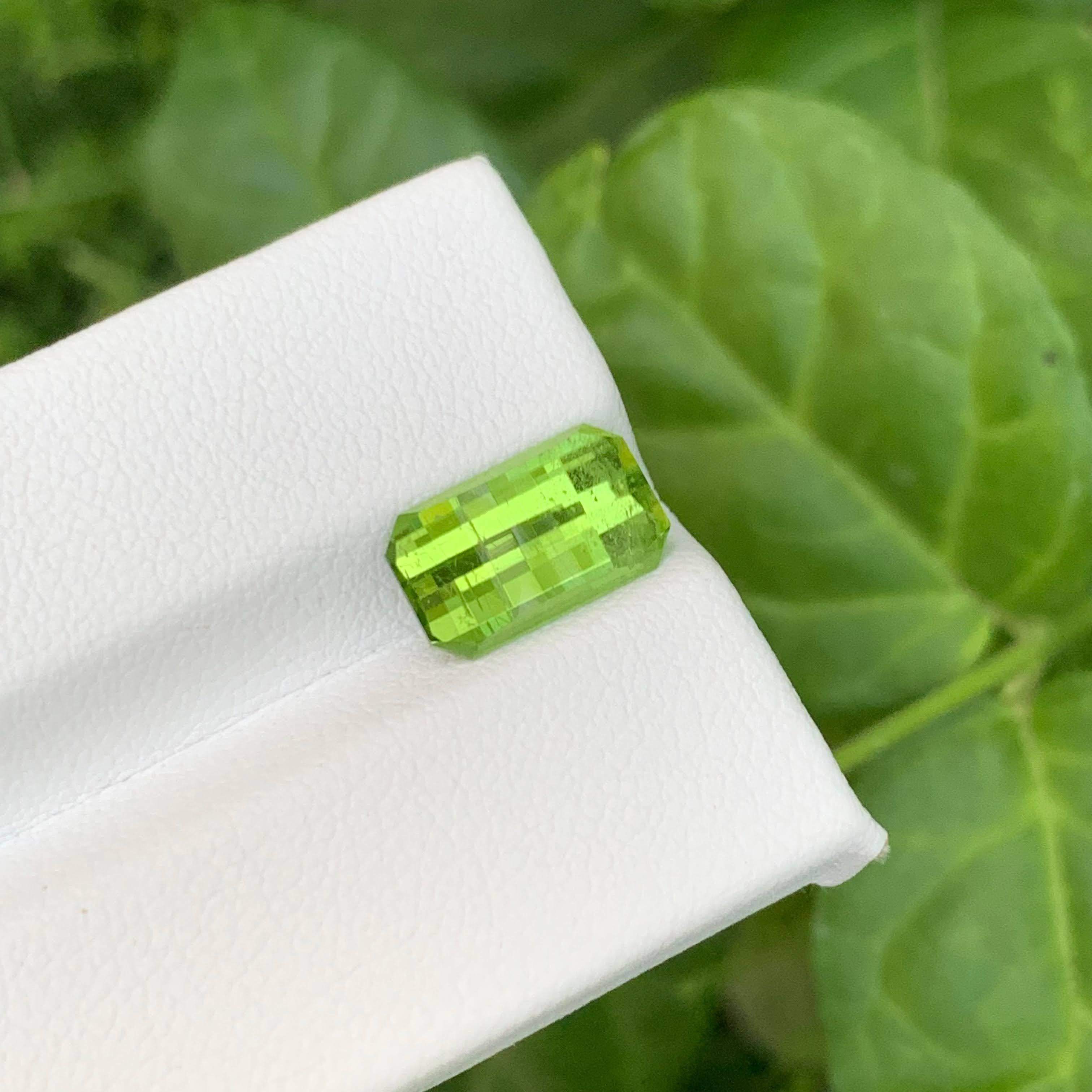 3,30 carati di peridoto verde mela sciolto naturale Pixel Bar Cut Gemma pakistana in vendita 4