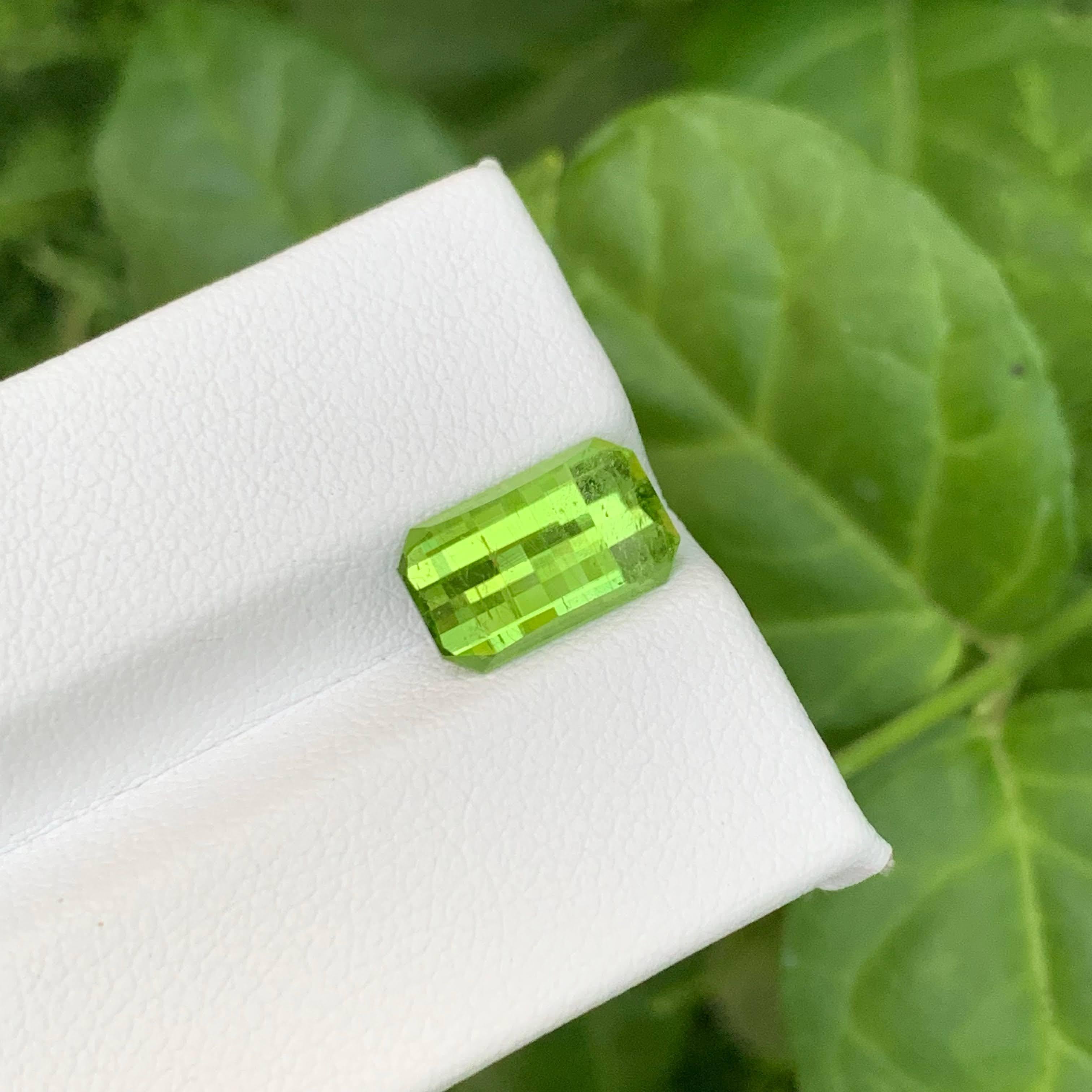 3,30 carati di peridoto verde mela sciolto naturale Pixel Bar Cut Gemma pakistana in vendita 5